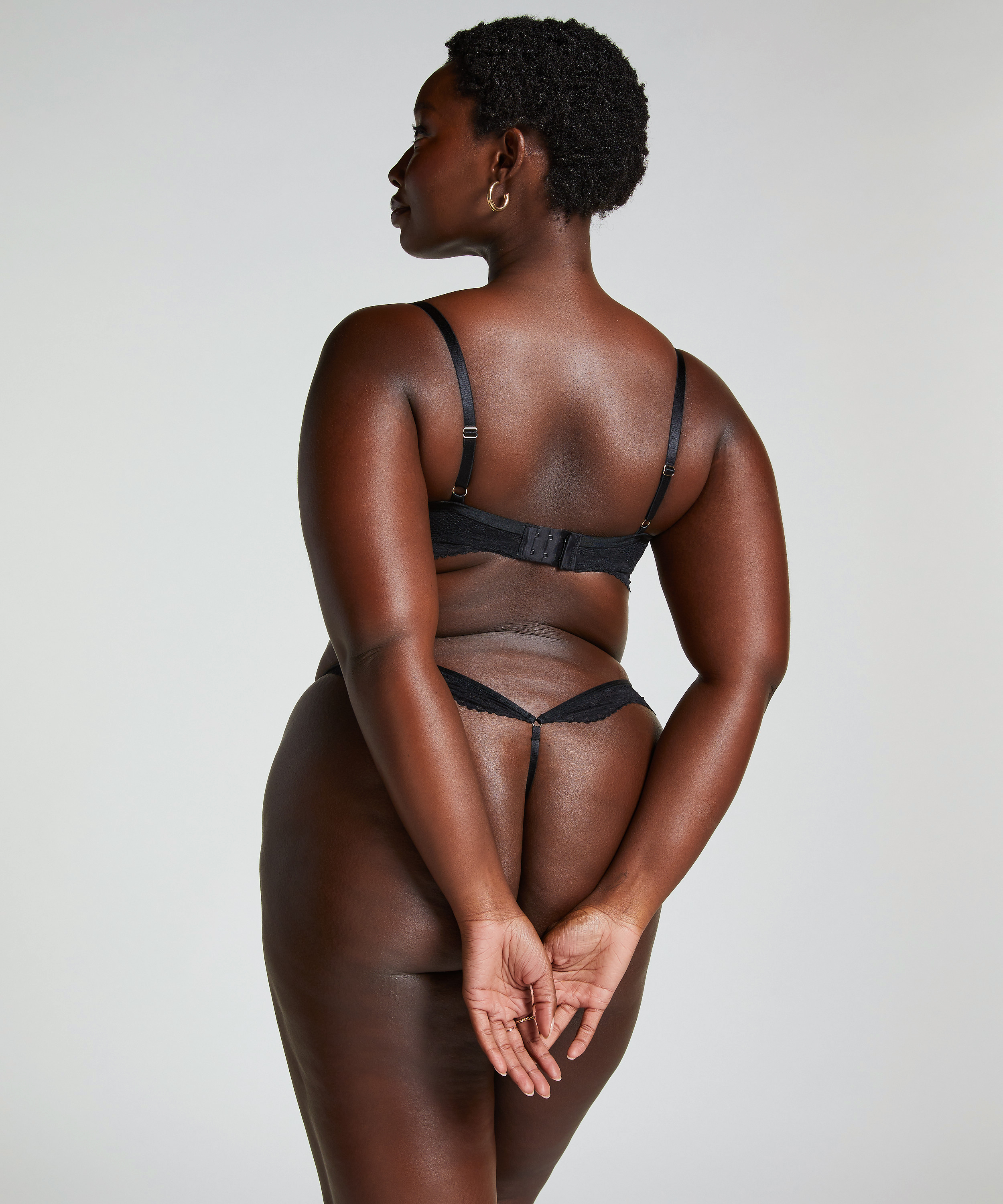 Stringi Belladonna, Czarny, main