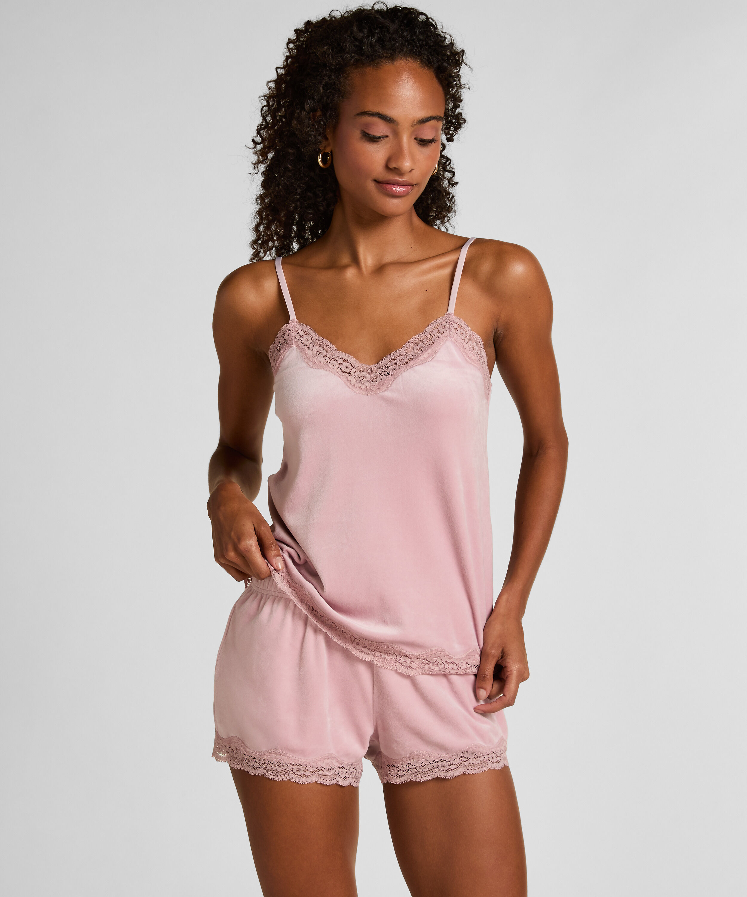 Błyszczące welurowe szorty z koronką, Fioletowy