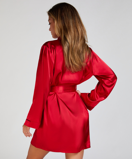 Satynowe kimono, Czerwony