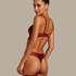 Zoe Thong, Czerwony