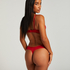 Rebecca Thong, Czerwony