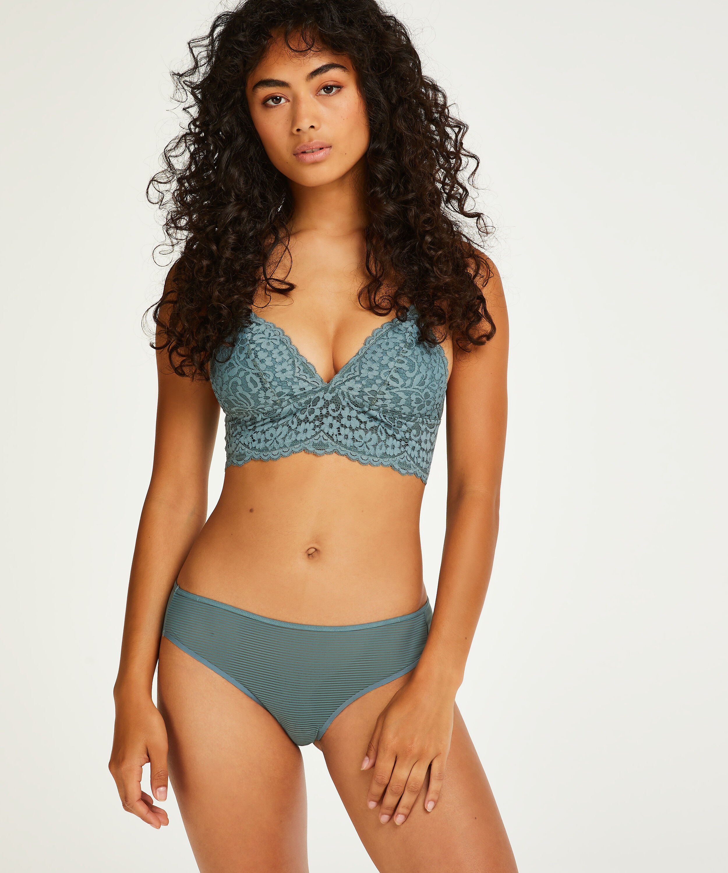 Niewidoczne pod ubraniem brazyliany z paskami i siateczką, Szary