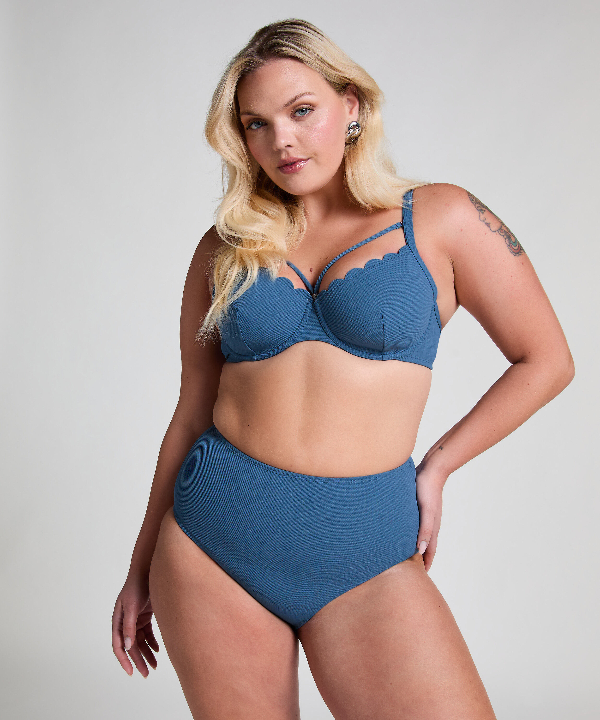 Usztywniany top bikini z fiszbinami Scallop, Niebieski
