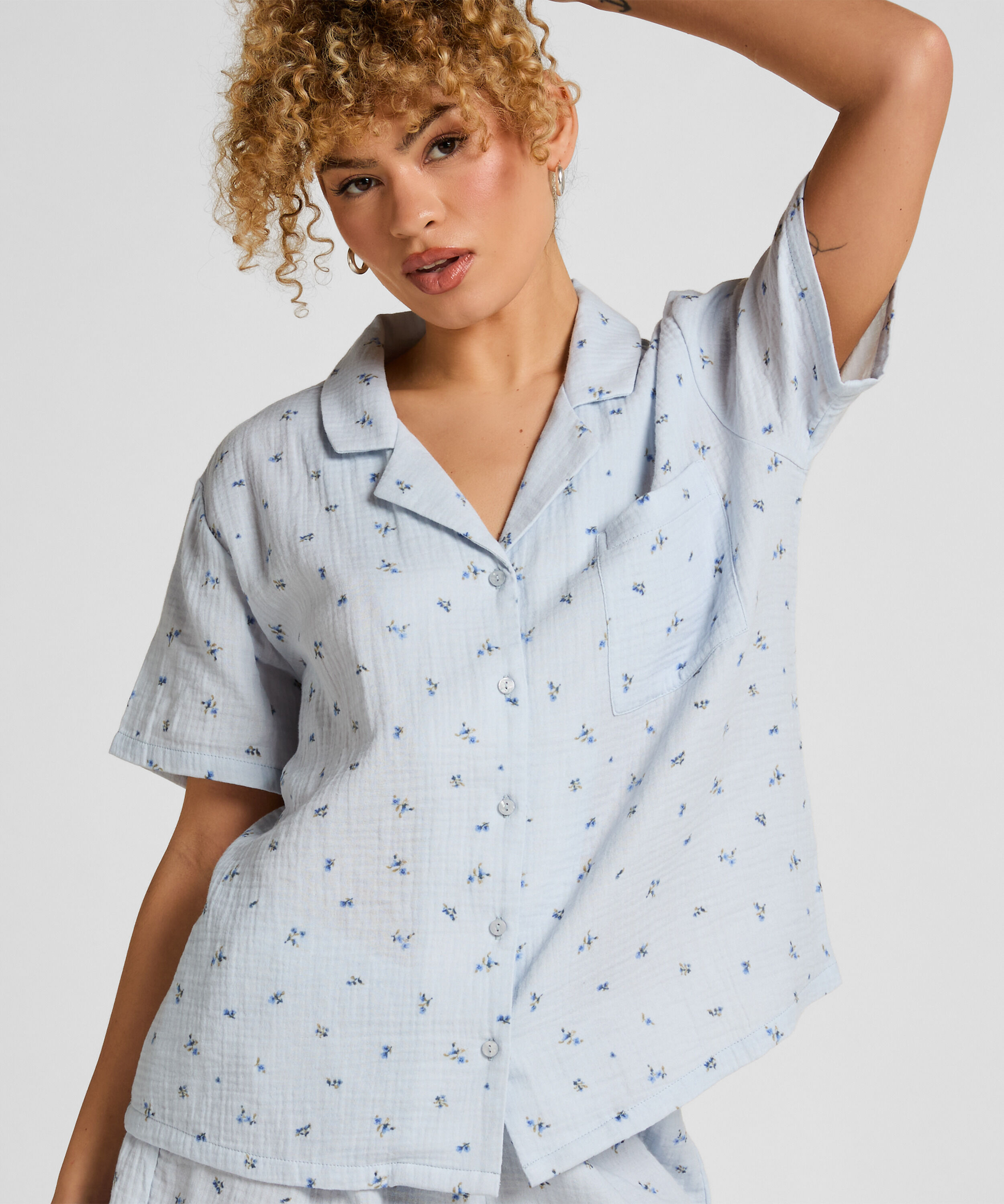 Muślinowa narzutka, Niebieski