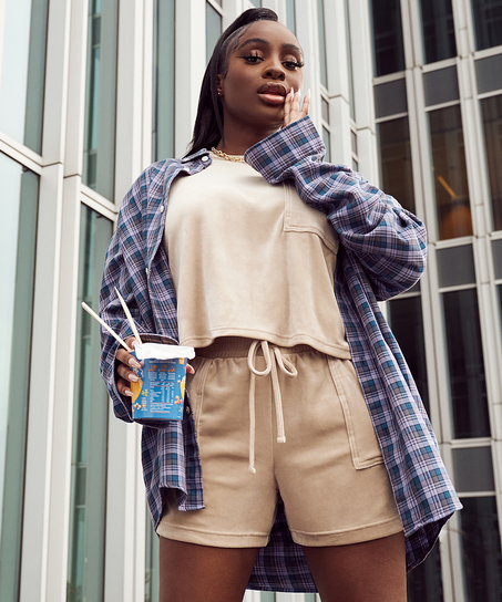 Aksamitne szorty z kieszenią, Beżowy