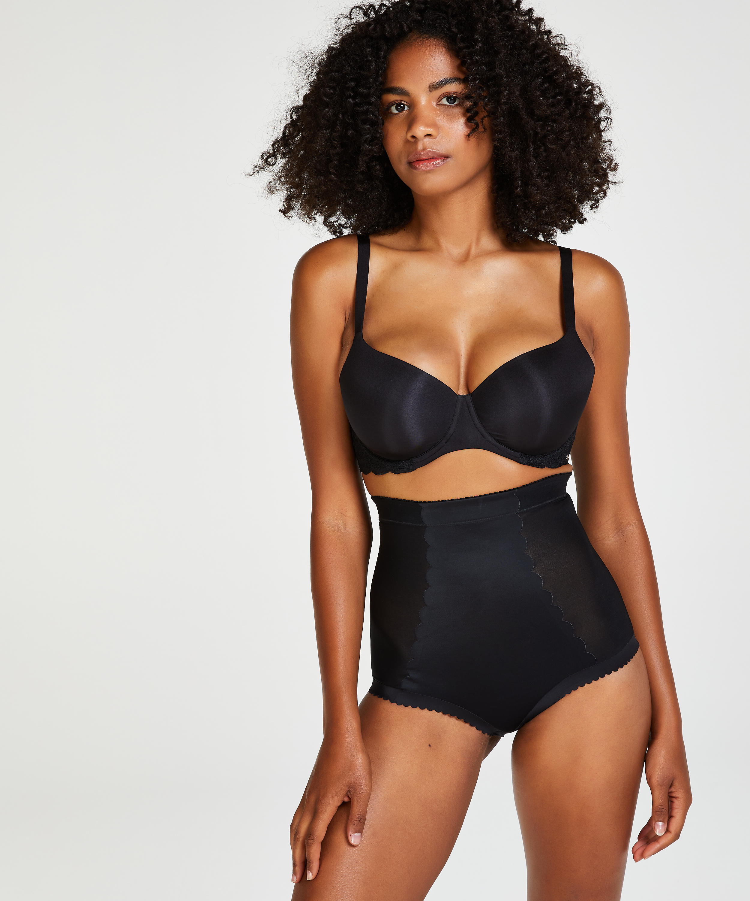 Obcisłe modelujące majtki z wysokim stanem - poziom 3, Czarny, main