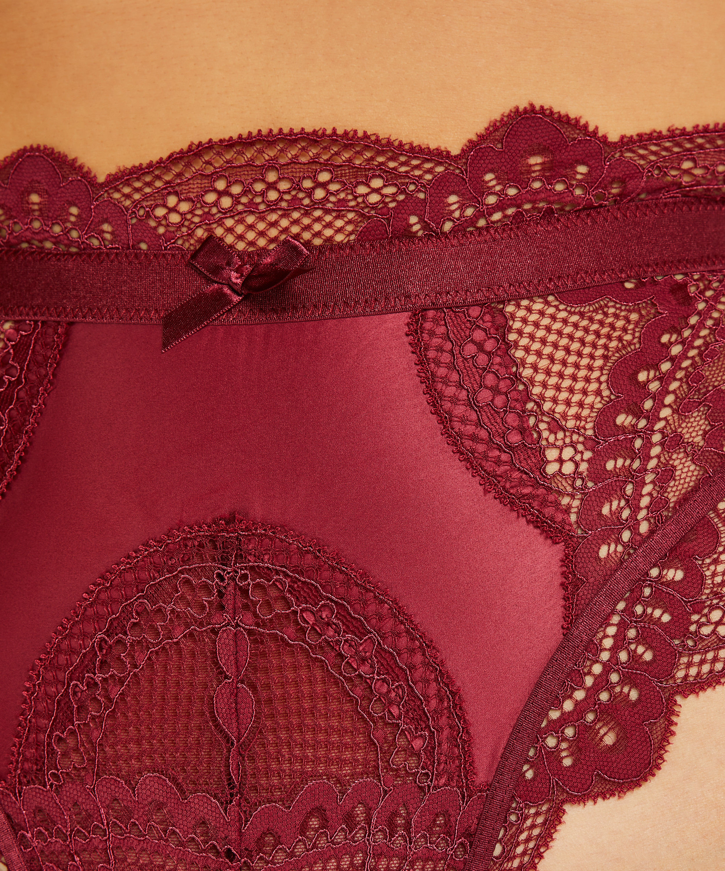 Stringi z wysokim wycięciem Rebecca Mir, Czerwony, main