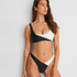 Dwukolorowy d&oacute;ł od bikini Rio z wysokim wycięciem HKM x NA-KD, Biały