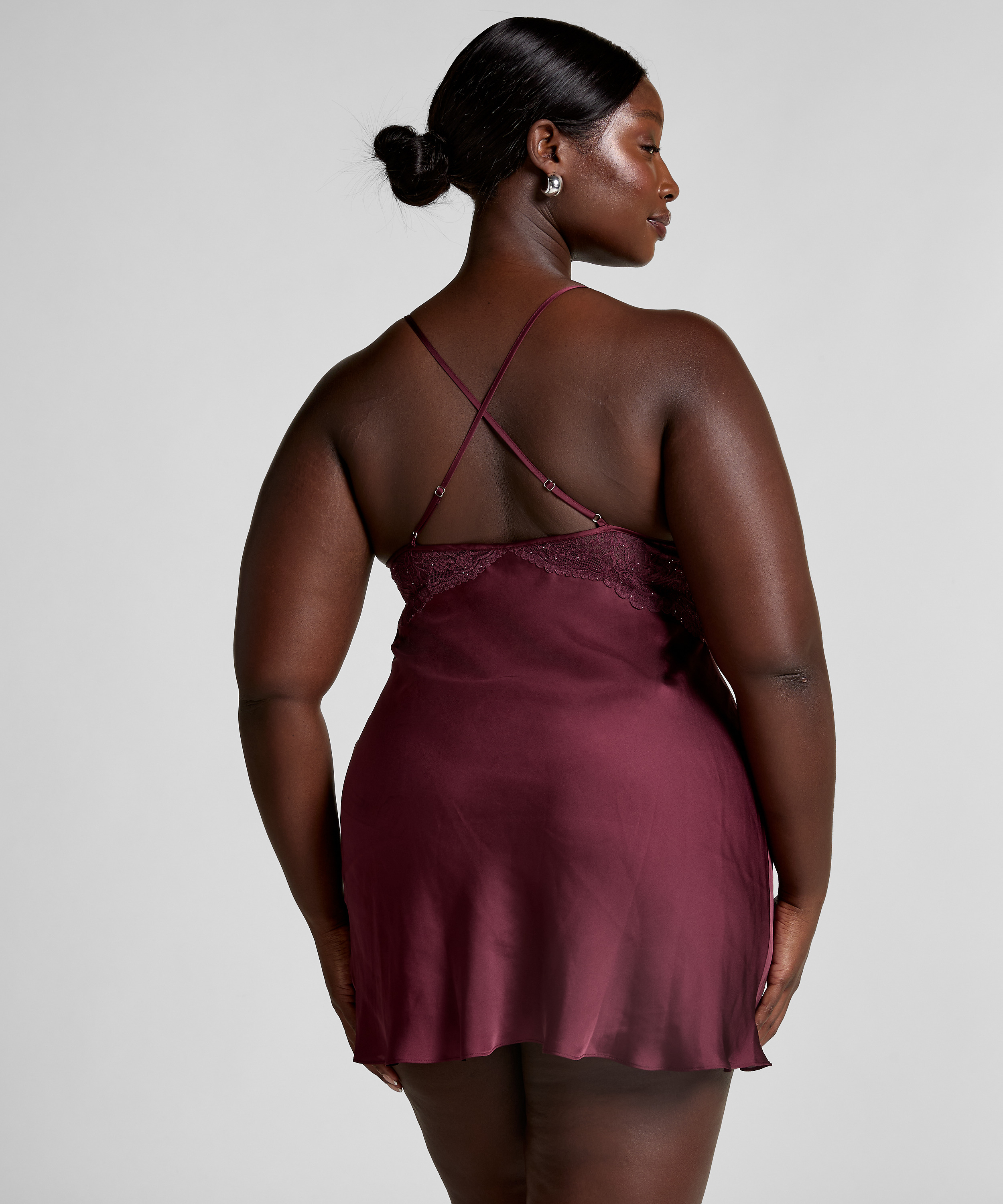 Halka Isadora, Czerwony, main