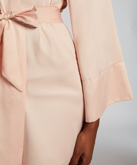 Satynowe kimono, Różowy