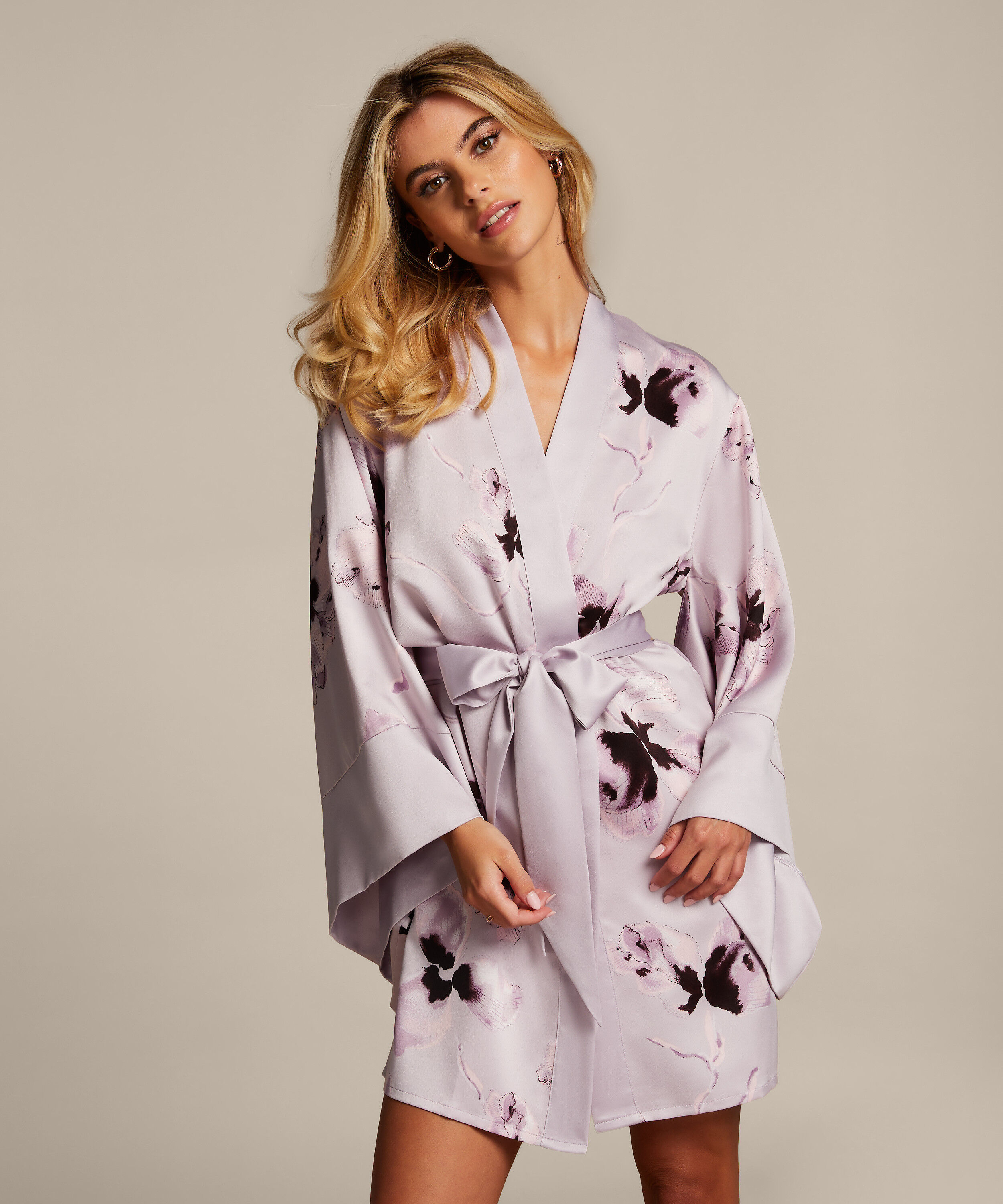 Satynowe kimono, Fioletowy