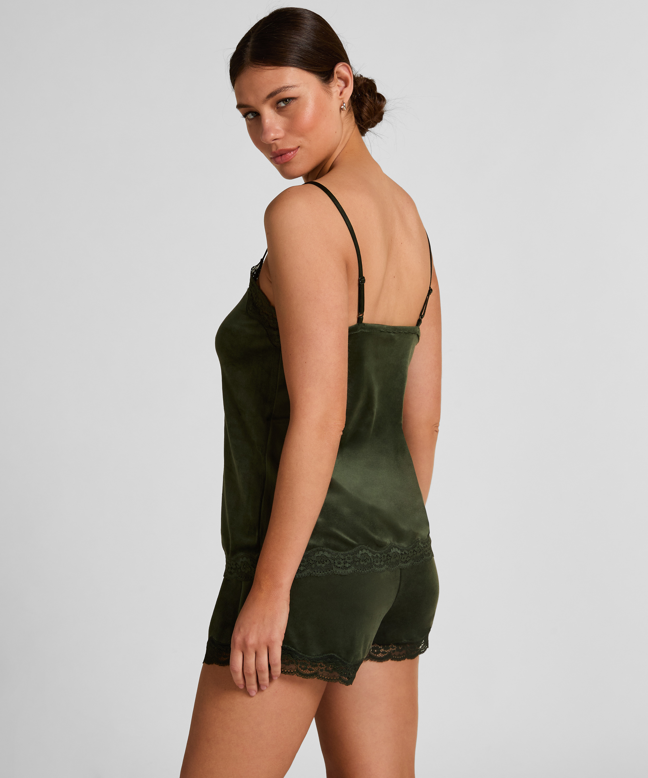 Błyszczące welurowe szorty z koronką, Zielony, main