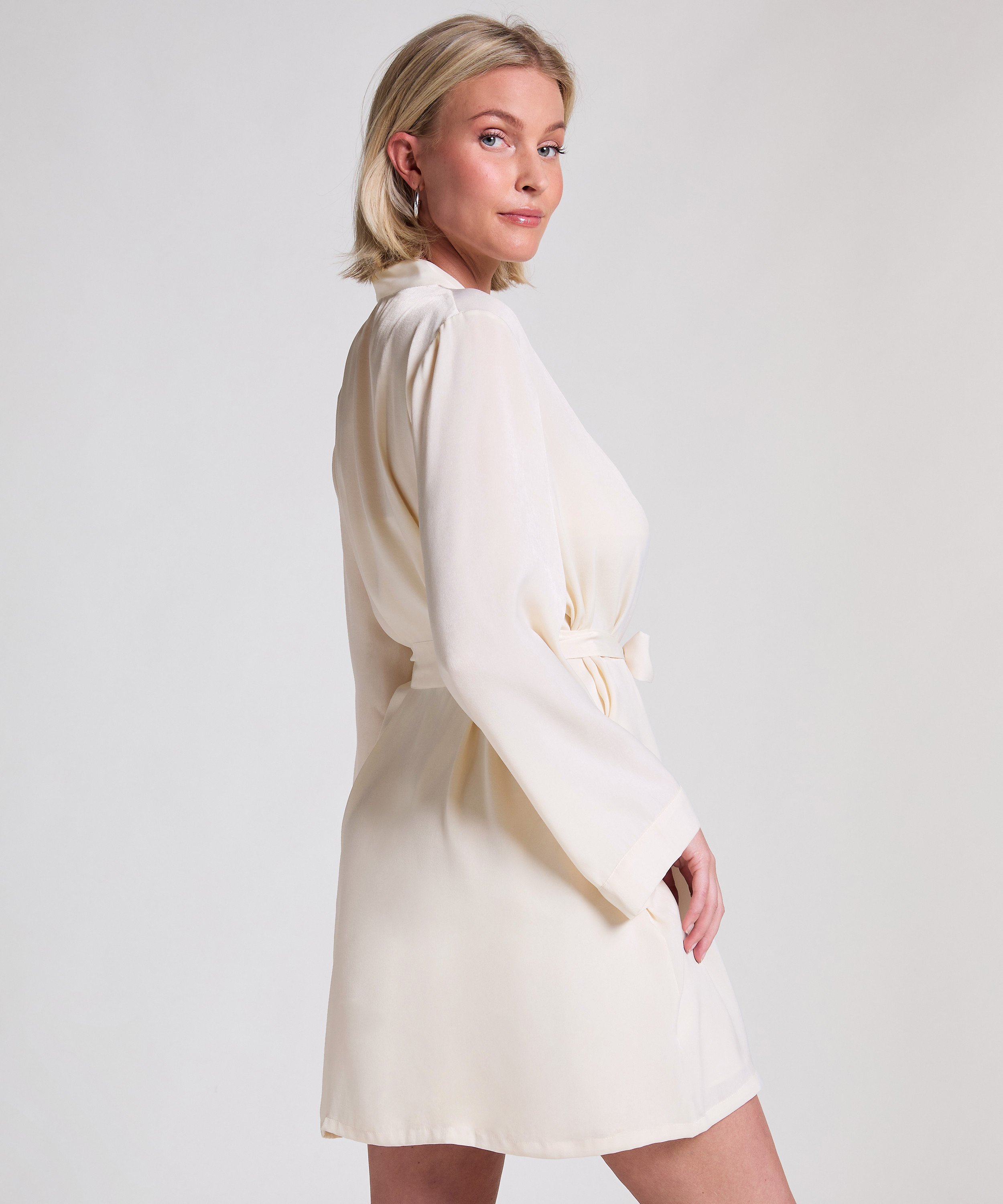 Satynowe kimono, Biały, main