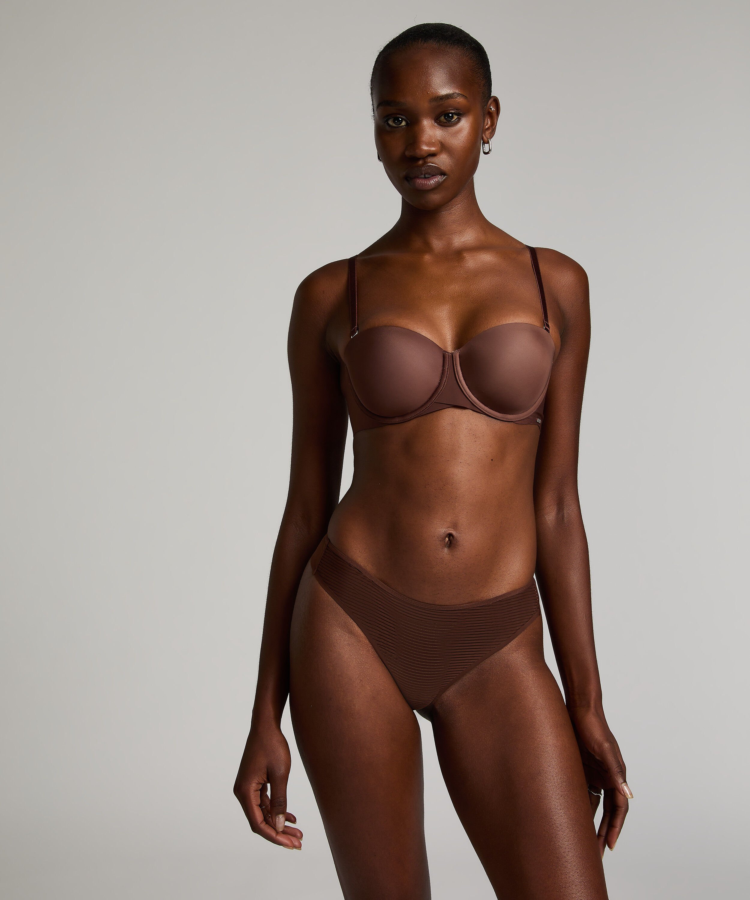 Niewidoczne pod ubraniem stringi z paseczkami i siateczką, Brązowy