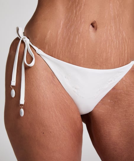 Figi od bikini Giselle Cheeky, Biały