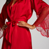 Satynowe kimono, Czerwony