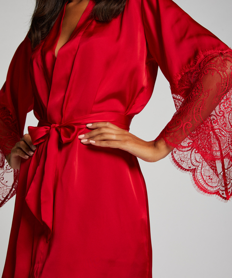 Satynowe kimono, Czerwony