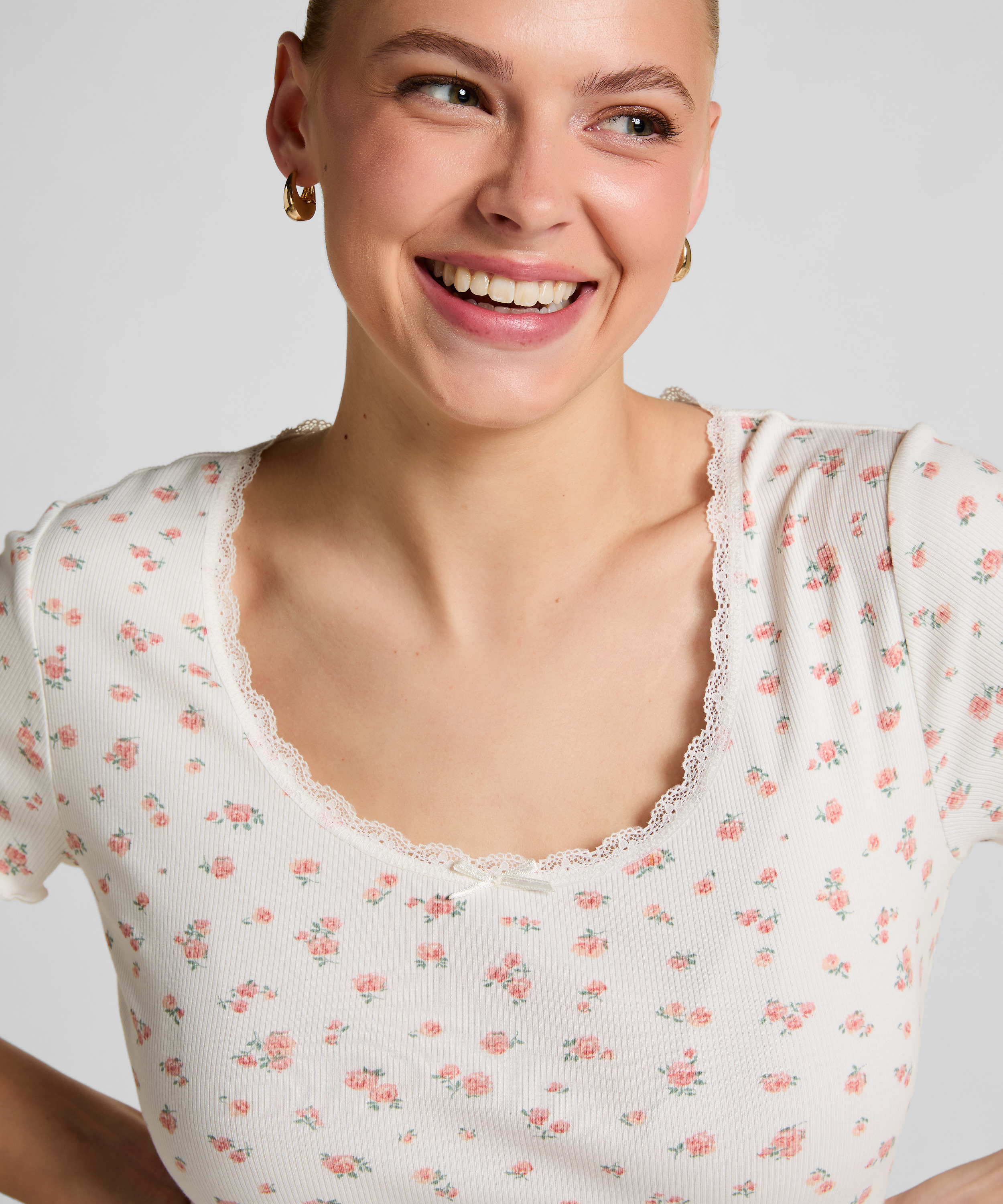 Prążkowany koronkowy top z kr&oacute;tkim rękawem, Biały, main