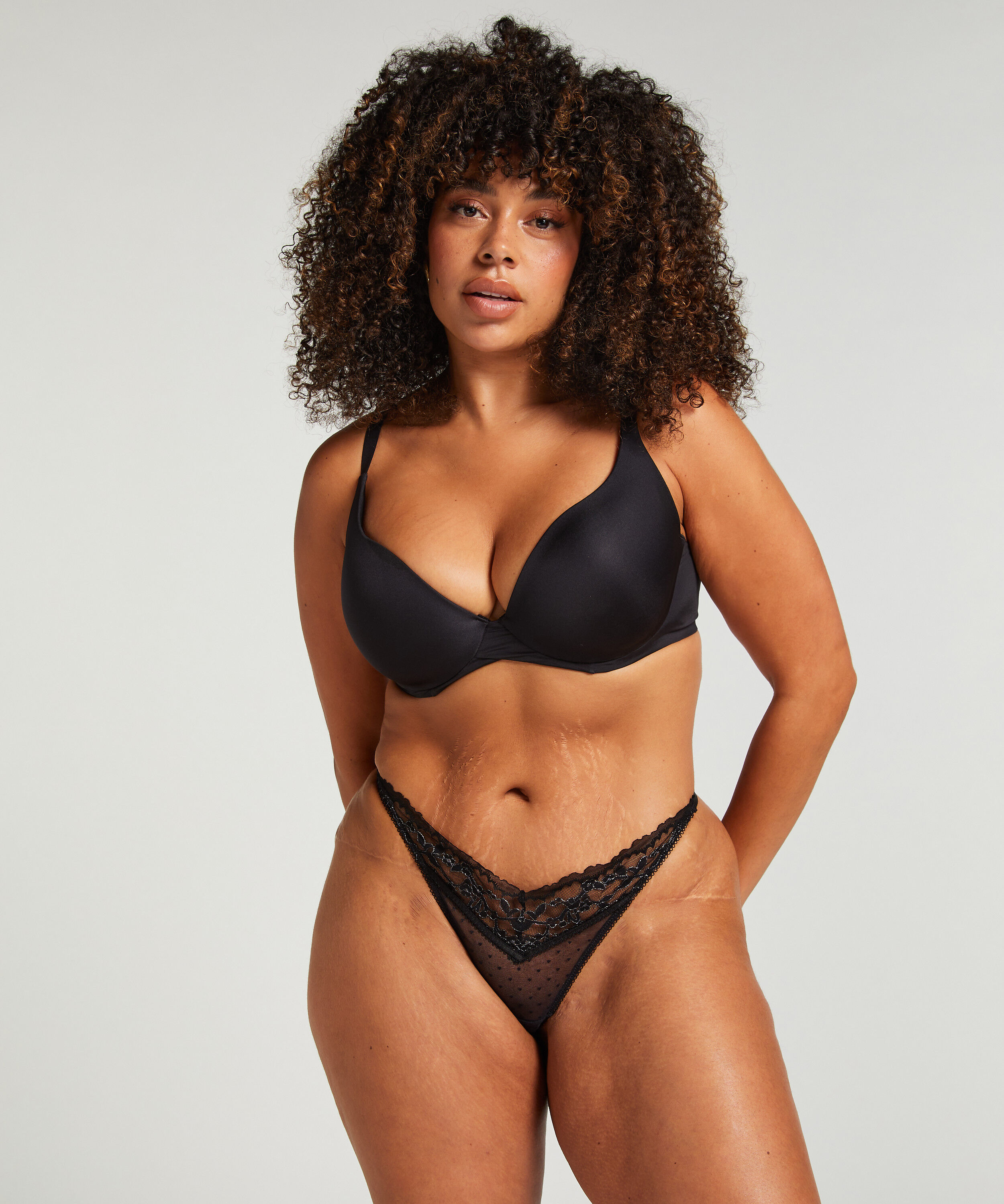 Stringi Alina, Czarny