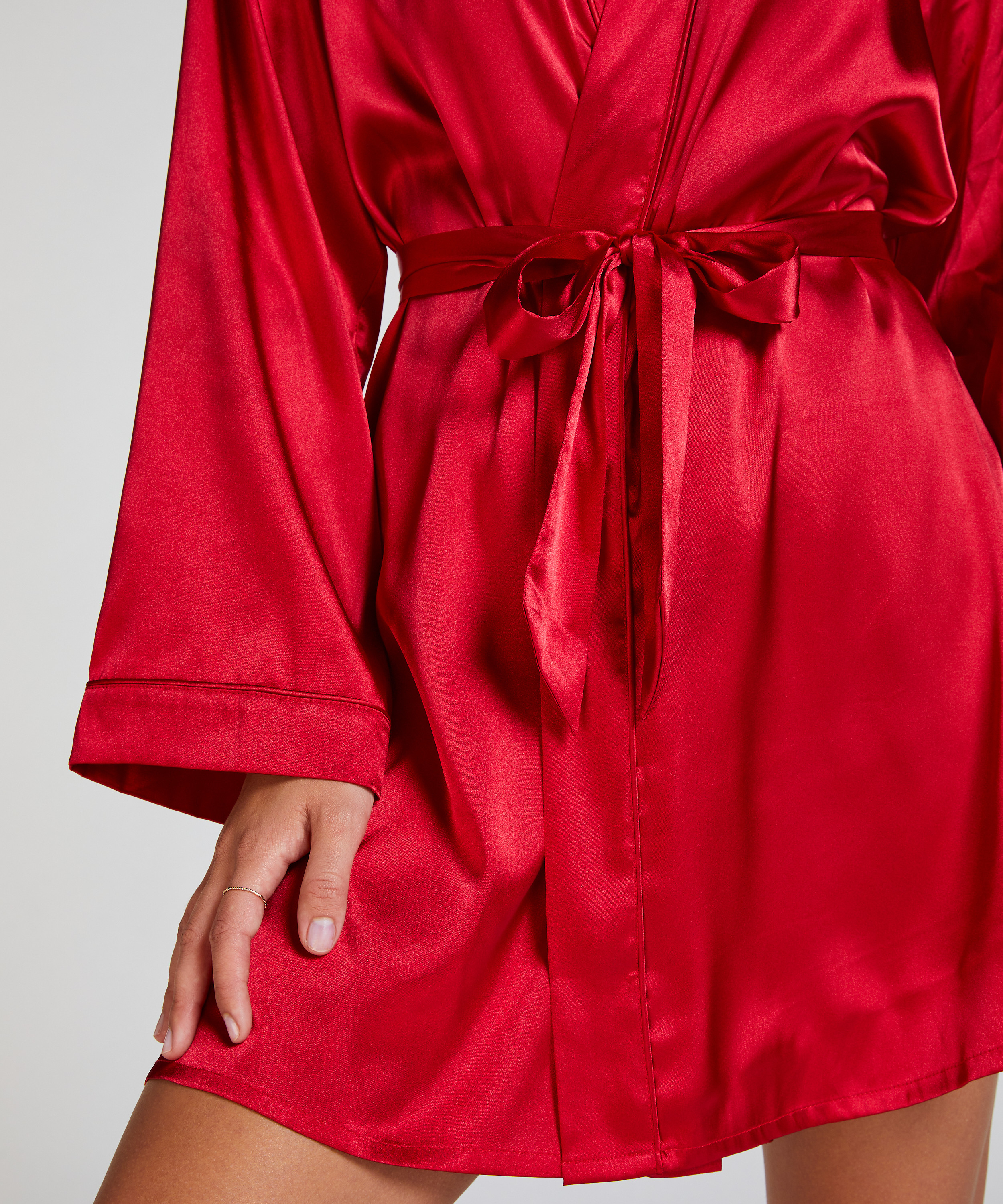 Satynowe kimono, Czerwony, main