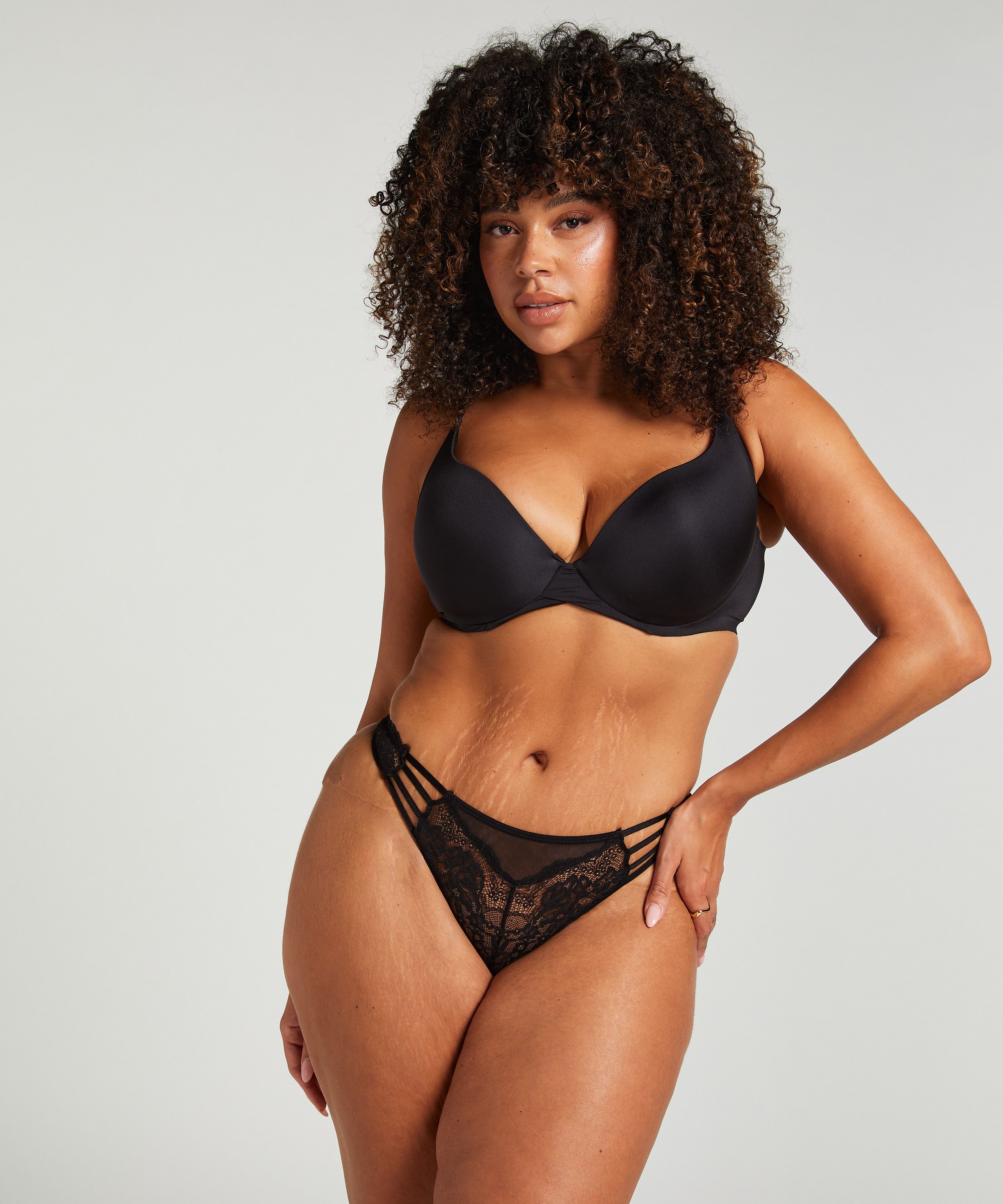 Stringi Briar, Czarny, main