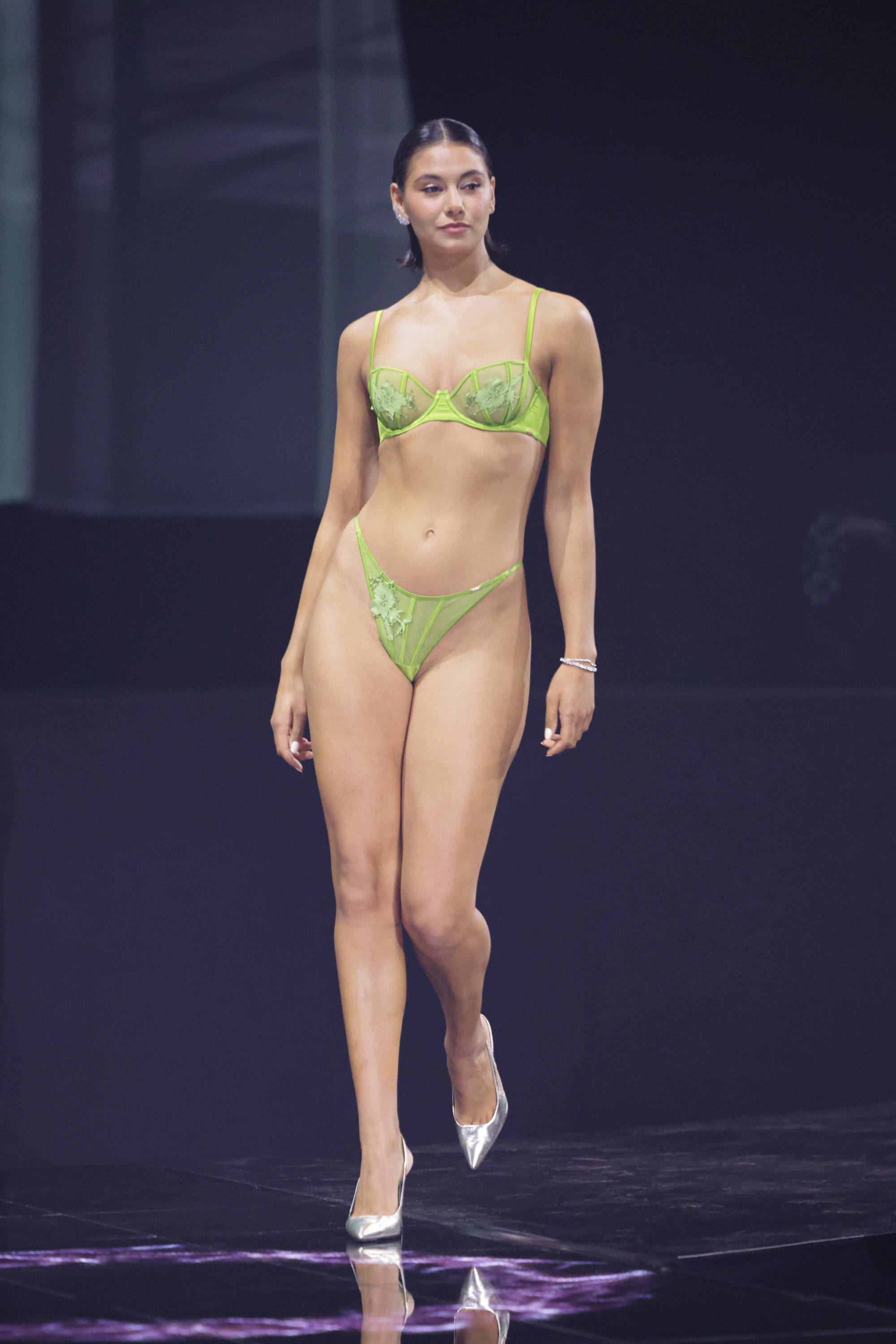 Stringi Ember, Zielony, main