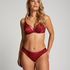 Brazyliany Ivana, Czerwony