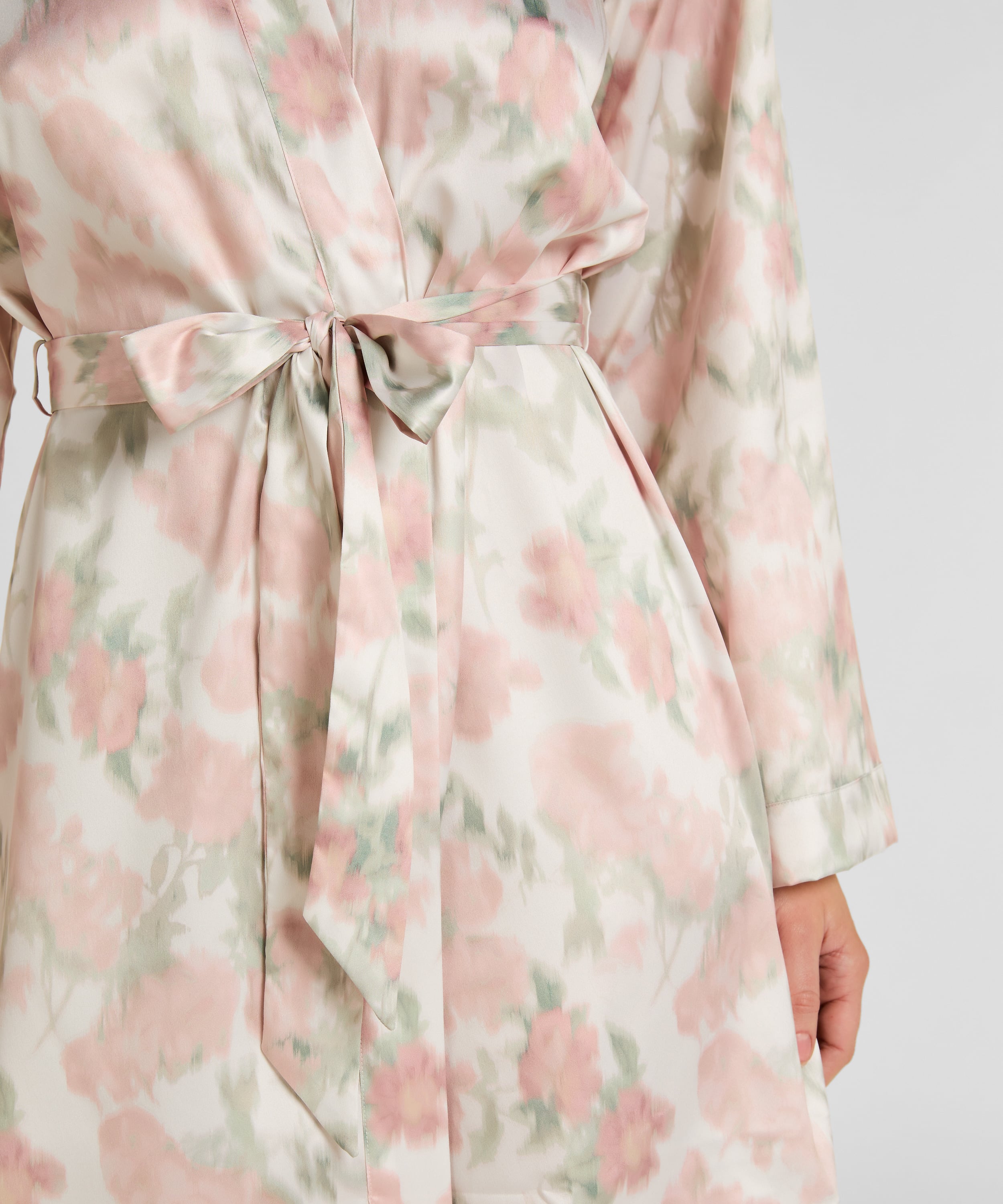 Satynowe Kimono w Kwiatowy Wz&oacute;r, Biały, main