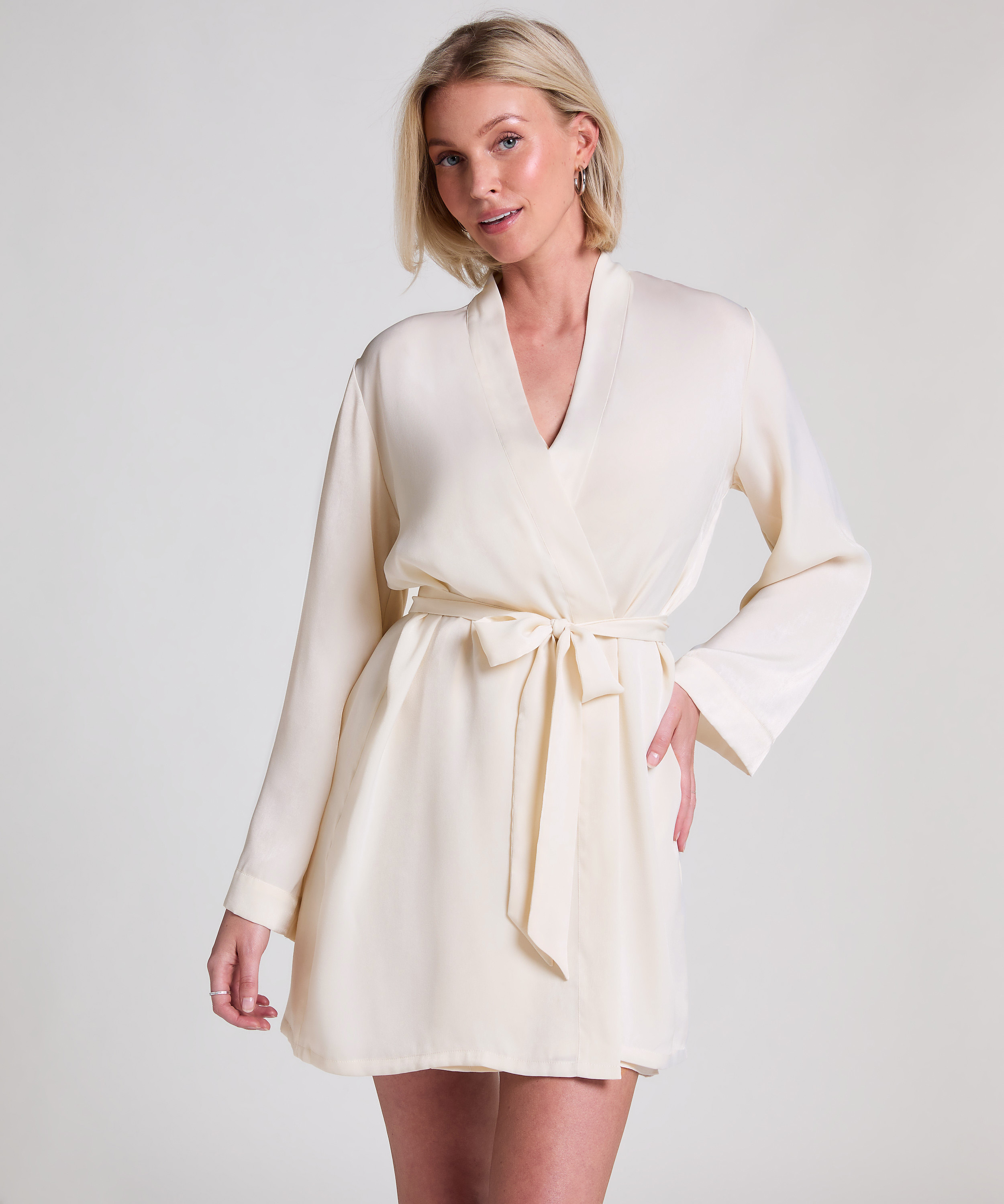 Satynowe kimono, Biały, main