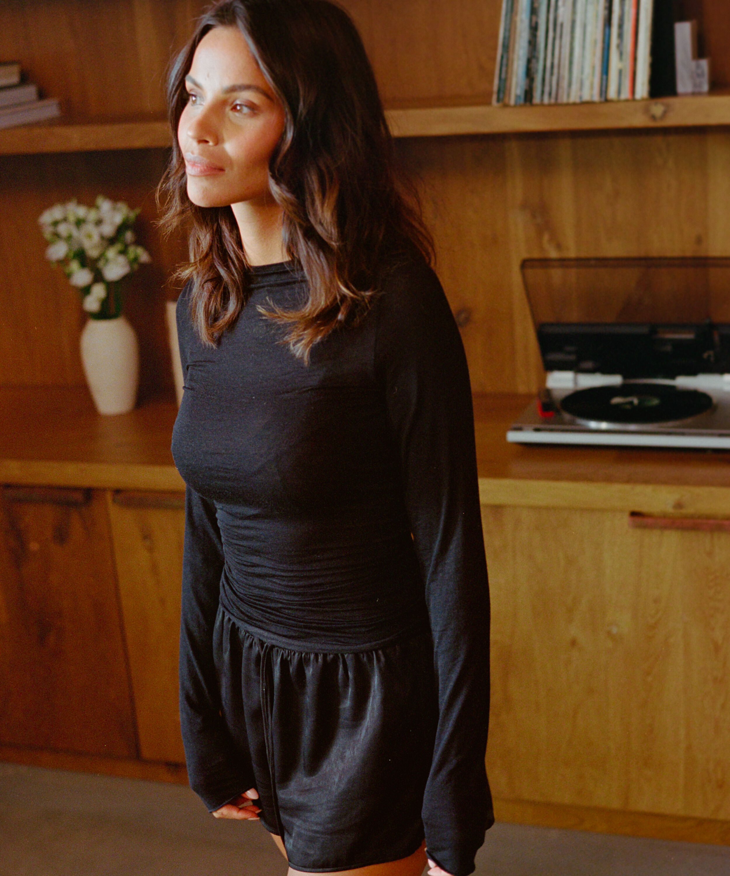 Satynowe szorty Minimal, Czarny