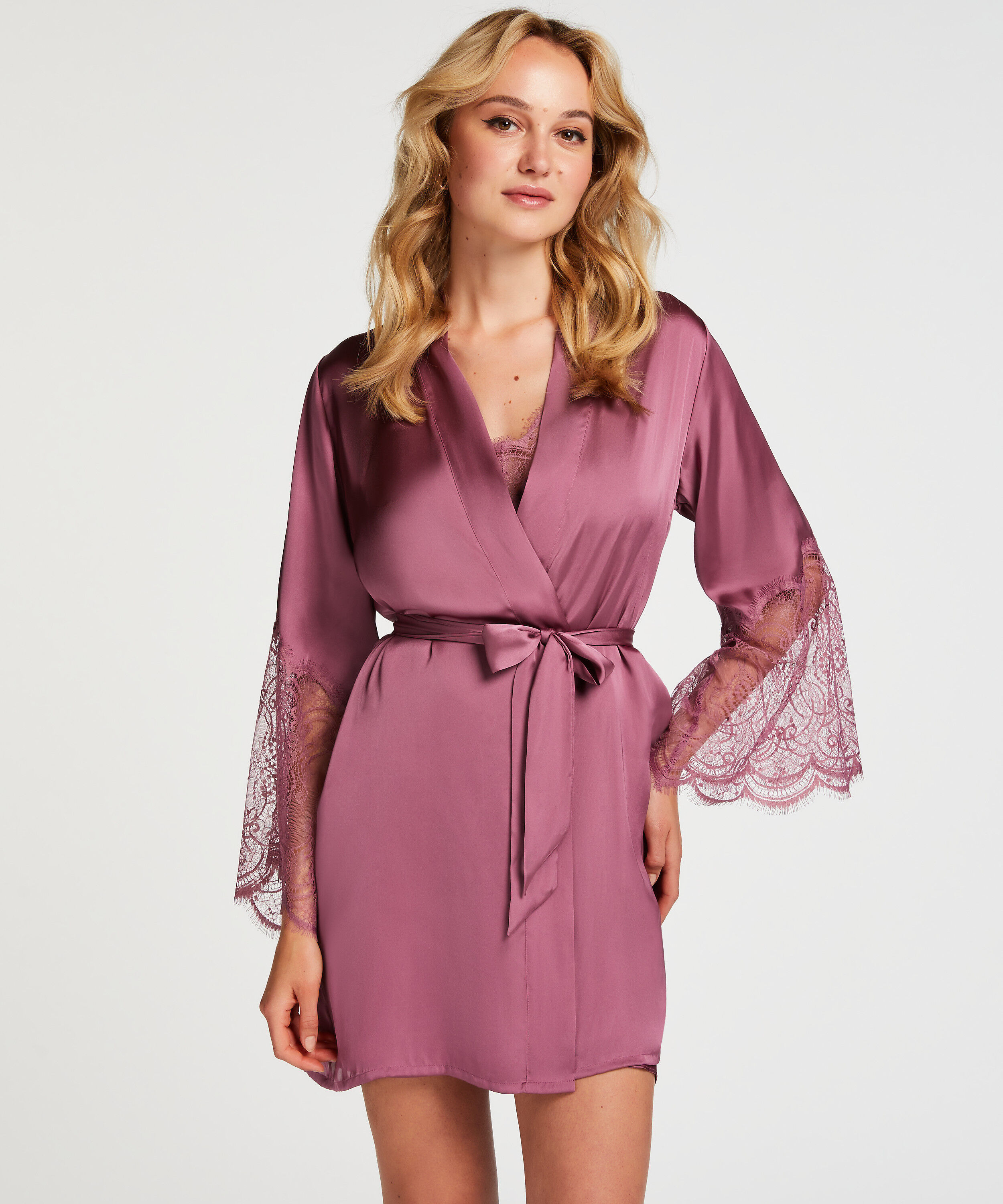 Satynowe kimono, Fioletowy