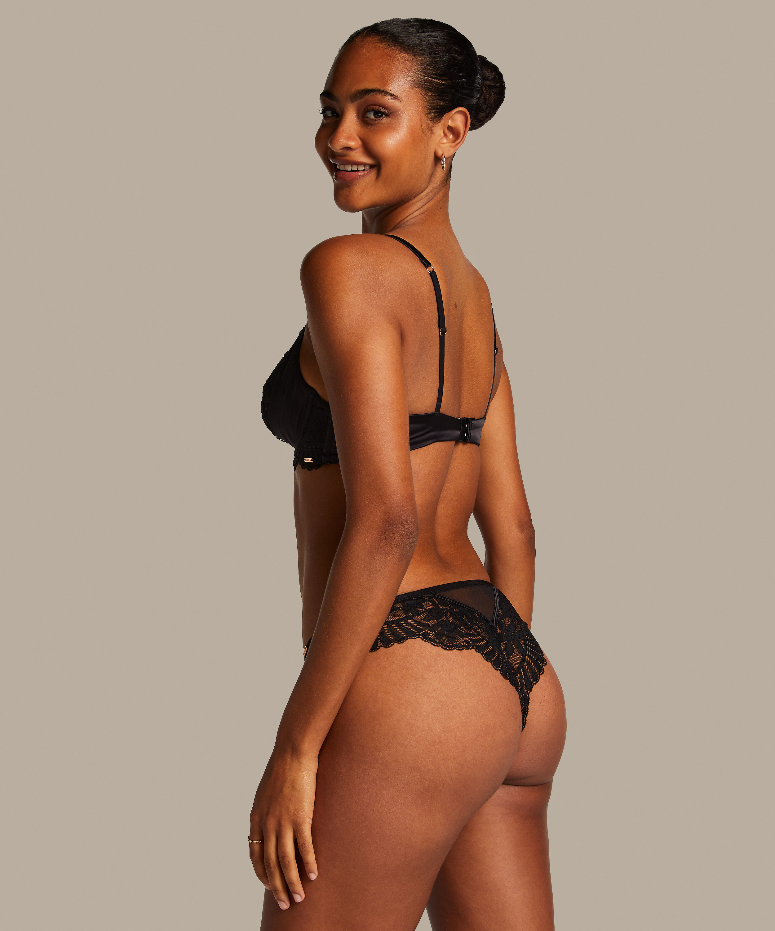 Nieusztywniony biustonosz z fiszbinami Almendra, Czarny, main