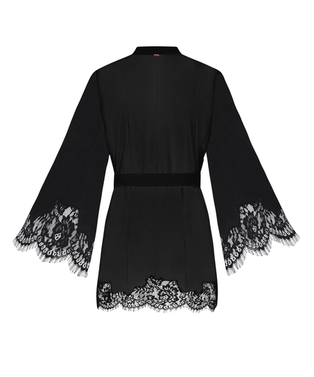 Satynowe kimono, Czarny