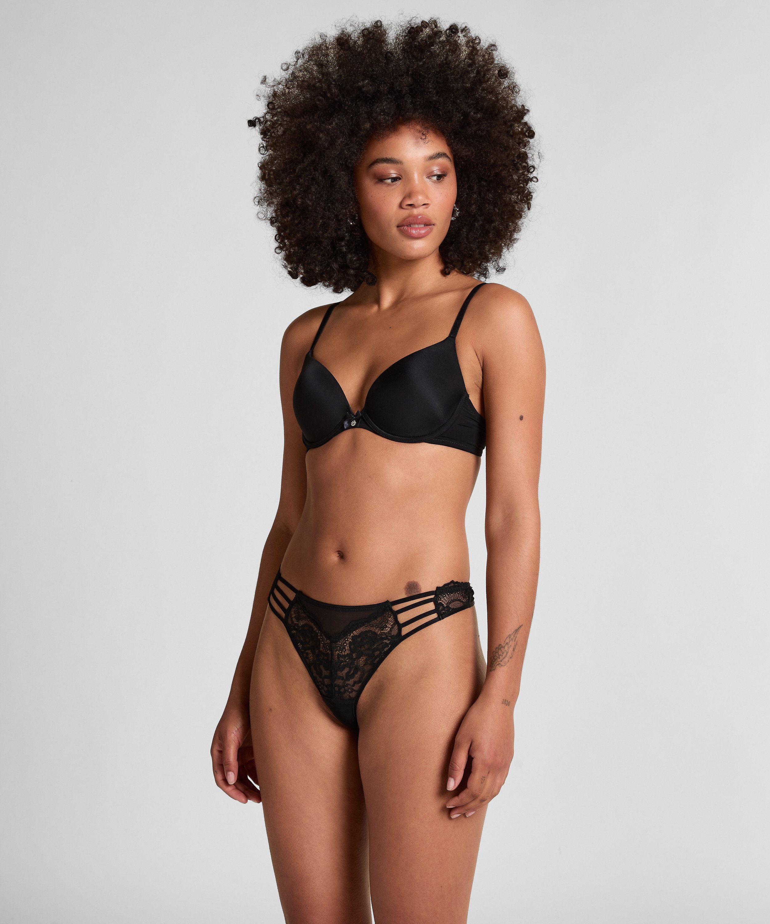 Stringi Briar, Czarny, main