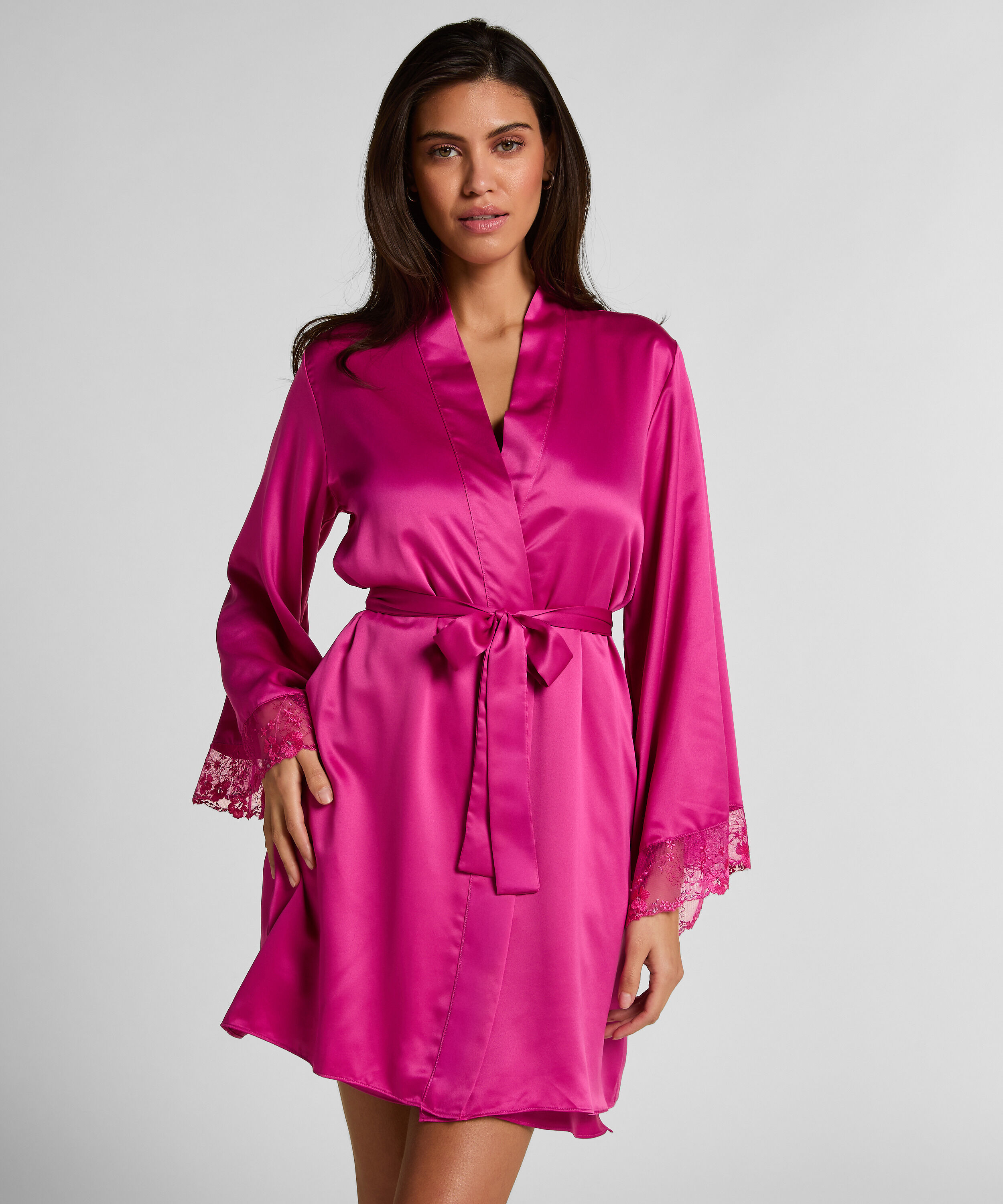 Satynowe kimono Peonie, R&oacute;żowy