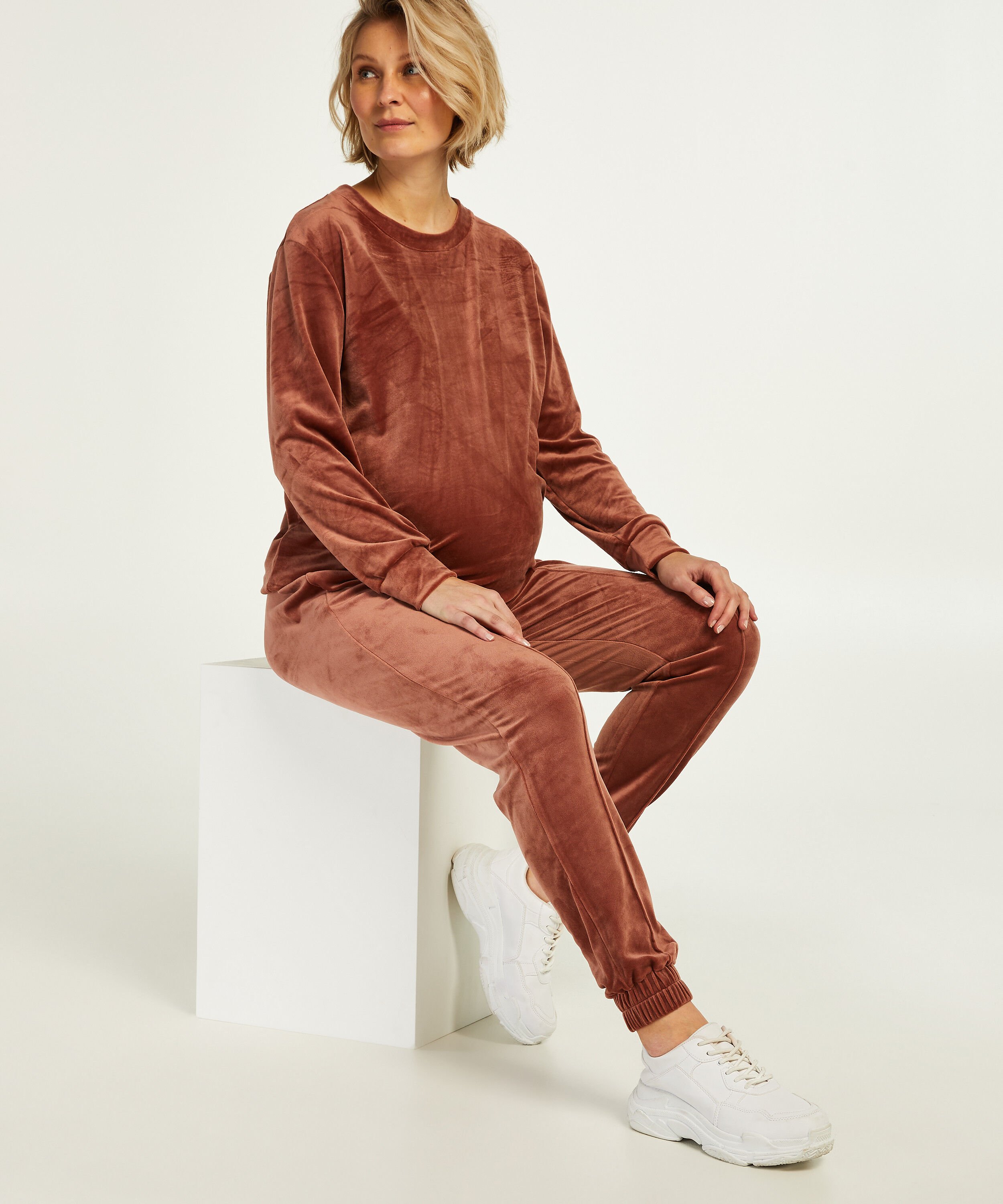 Welurowe joggery ciążowe, R&oacute;żowy