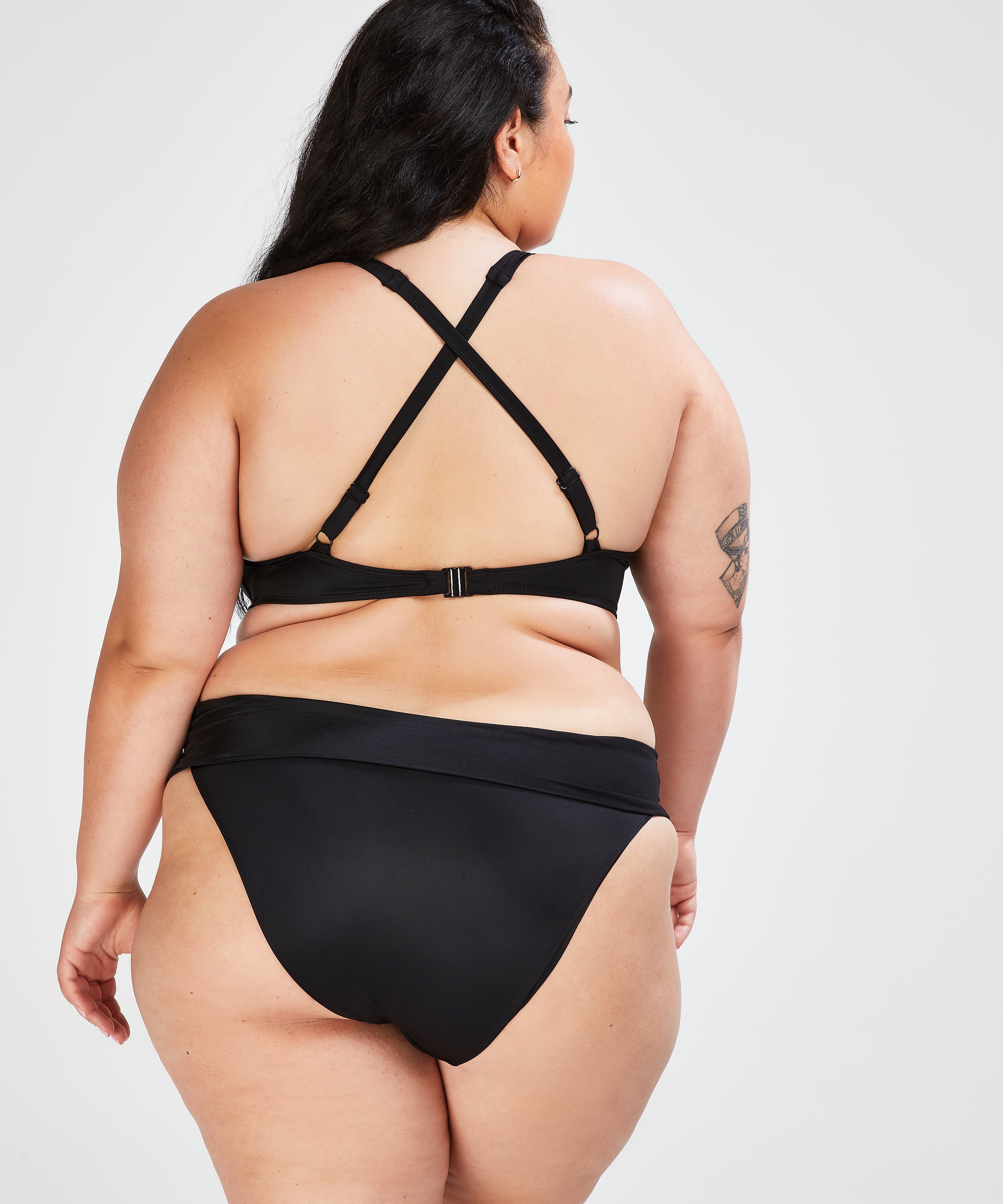 Usztywniona g&oacute;ra od bikini z fiszbinami Sunset Dreams - miseczki E+, Czarny, main