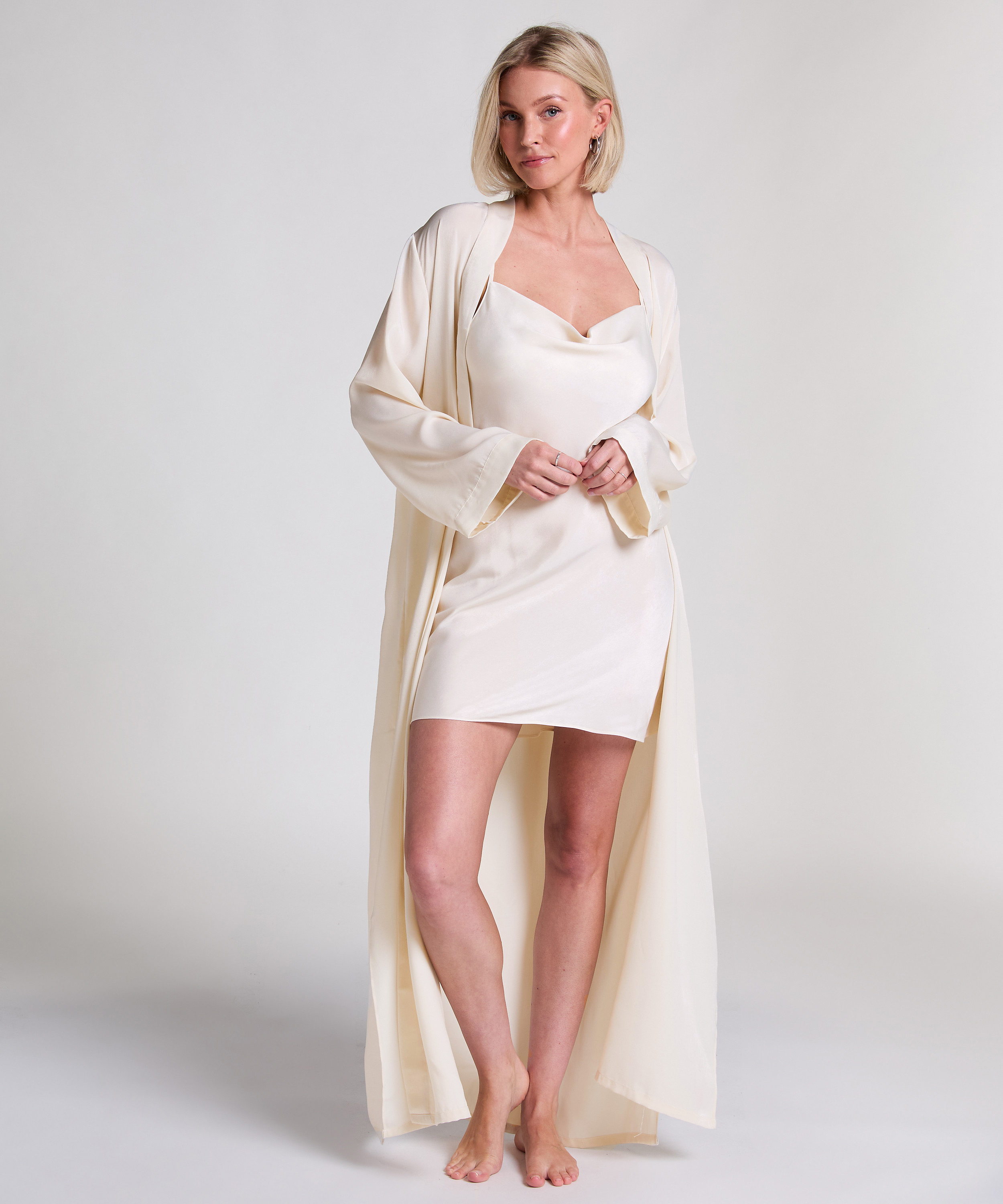 Satynowe kimono, Biały, main