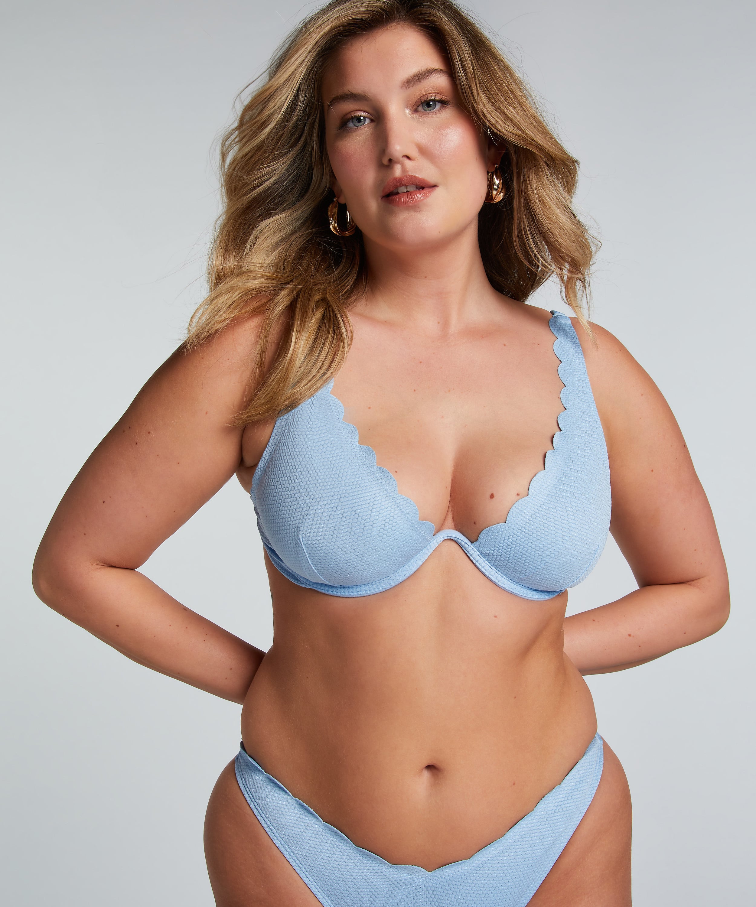 Nieusztywniona p&oacute;łokrągła g&oacute;ra od bikini z fiszbinami, Niebieski, main