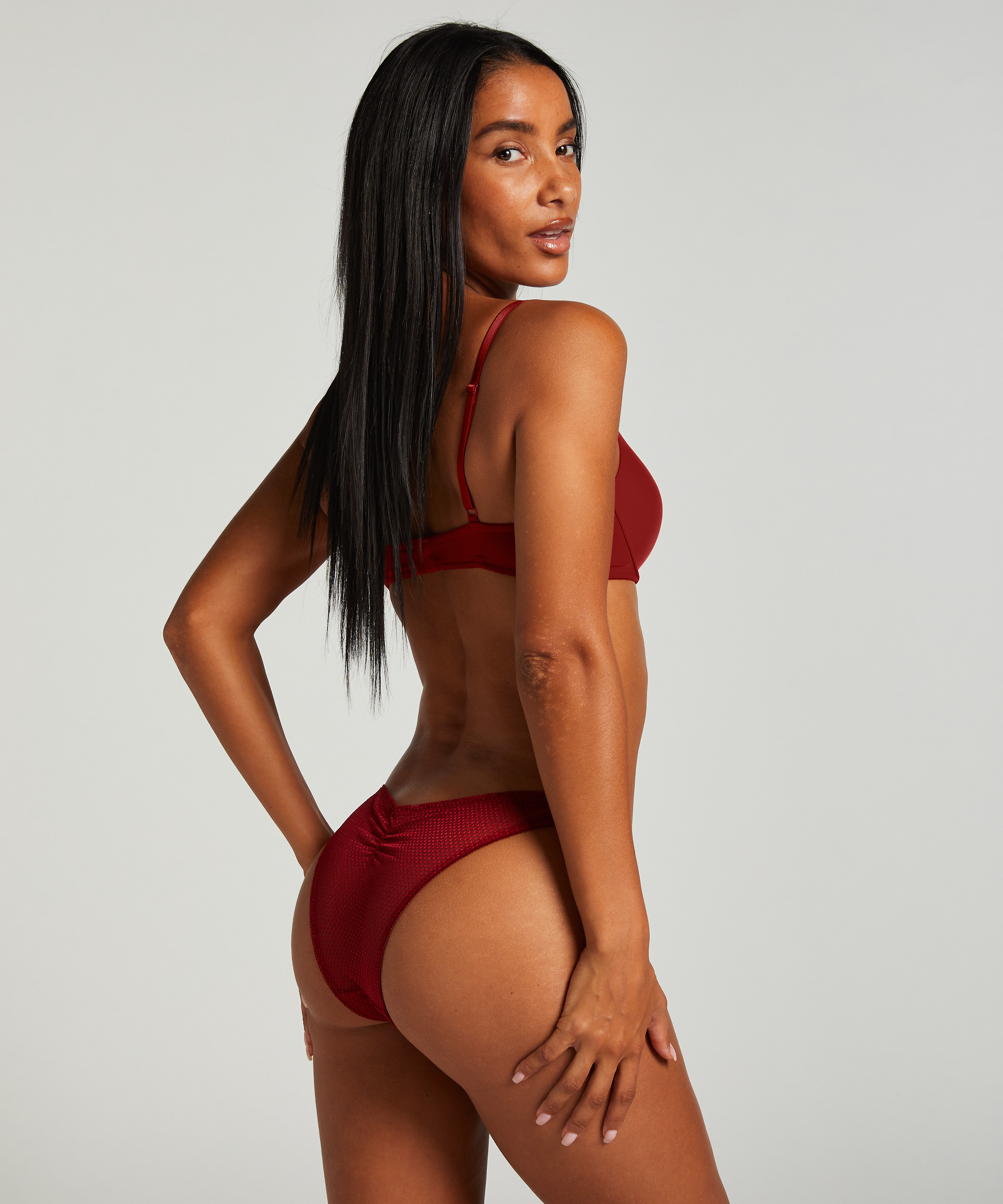 Brazylijskie Bebe, Czerwony, main