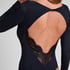 Body Becky, Czarny