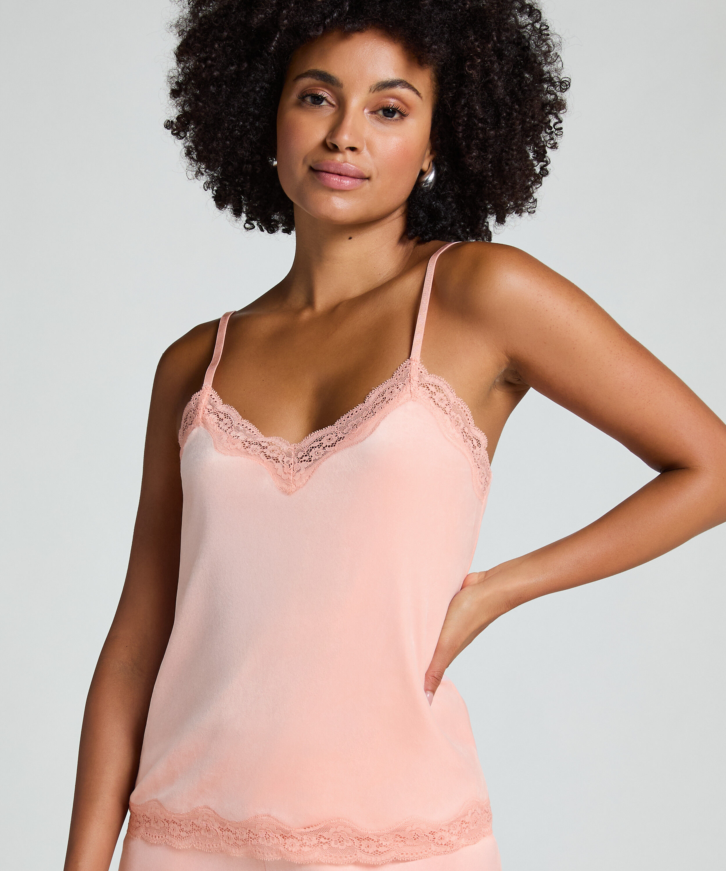 Top z aksamitnej koronki, R&oacute;żowy