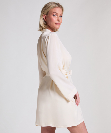 Satynowe kimono, Biały