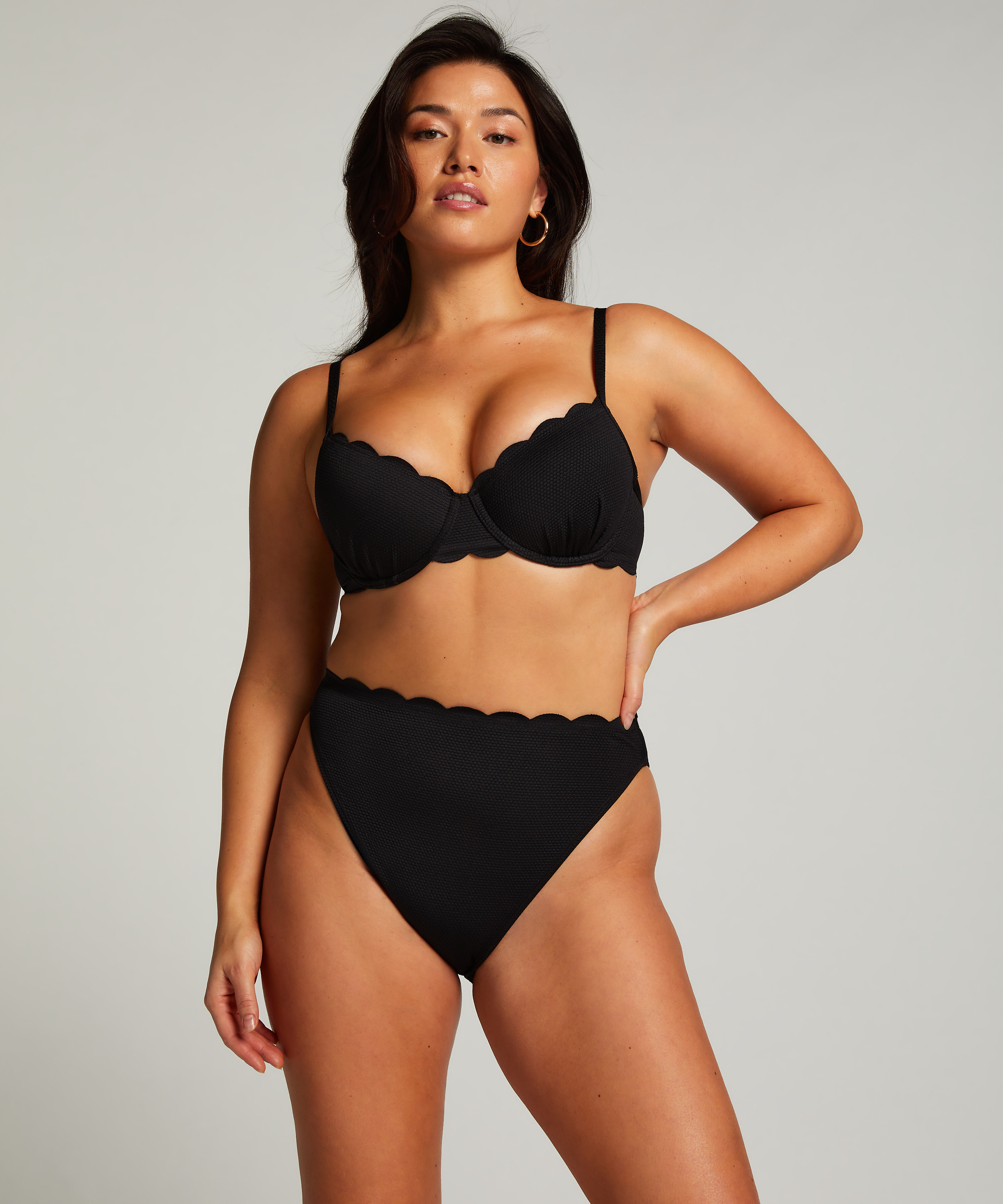 Usztywniany top bikini z fiszbinami Scallop, Czarny, main