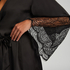 Satynowe kimono, Czarny