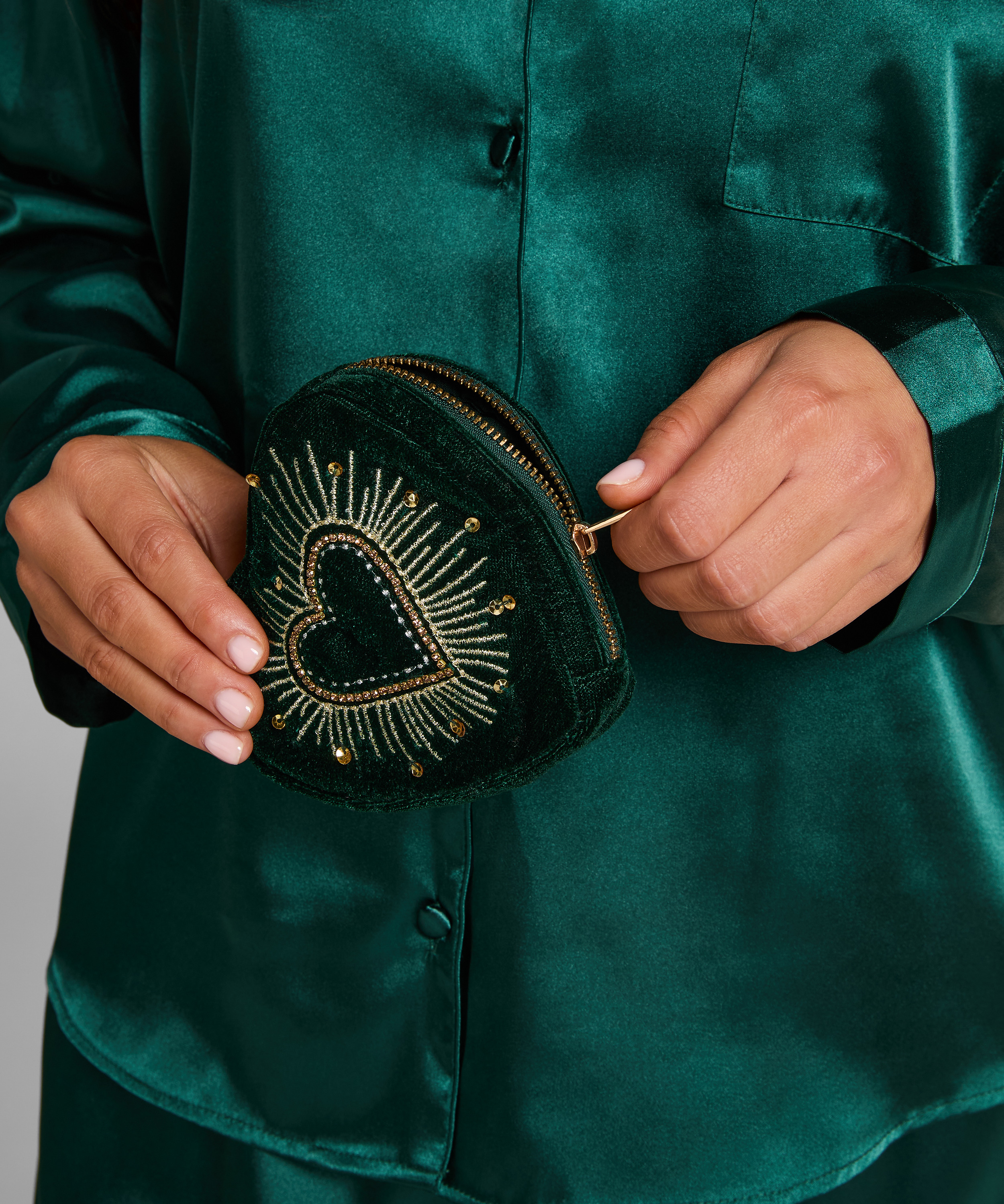 Portmonetka zapinana na zamek w kształcie serca, Zielony, main