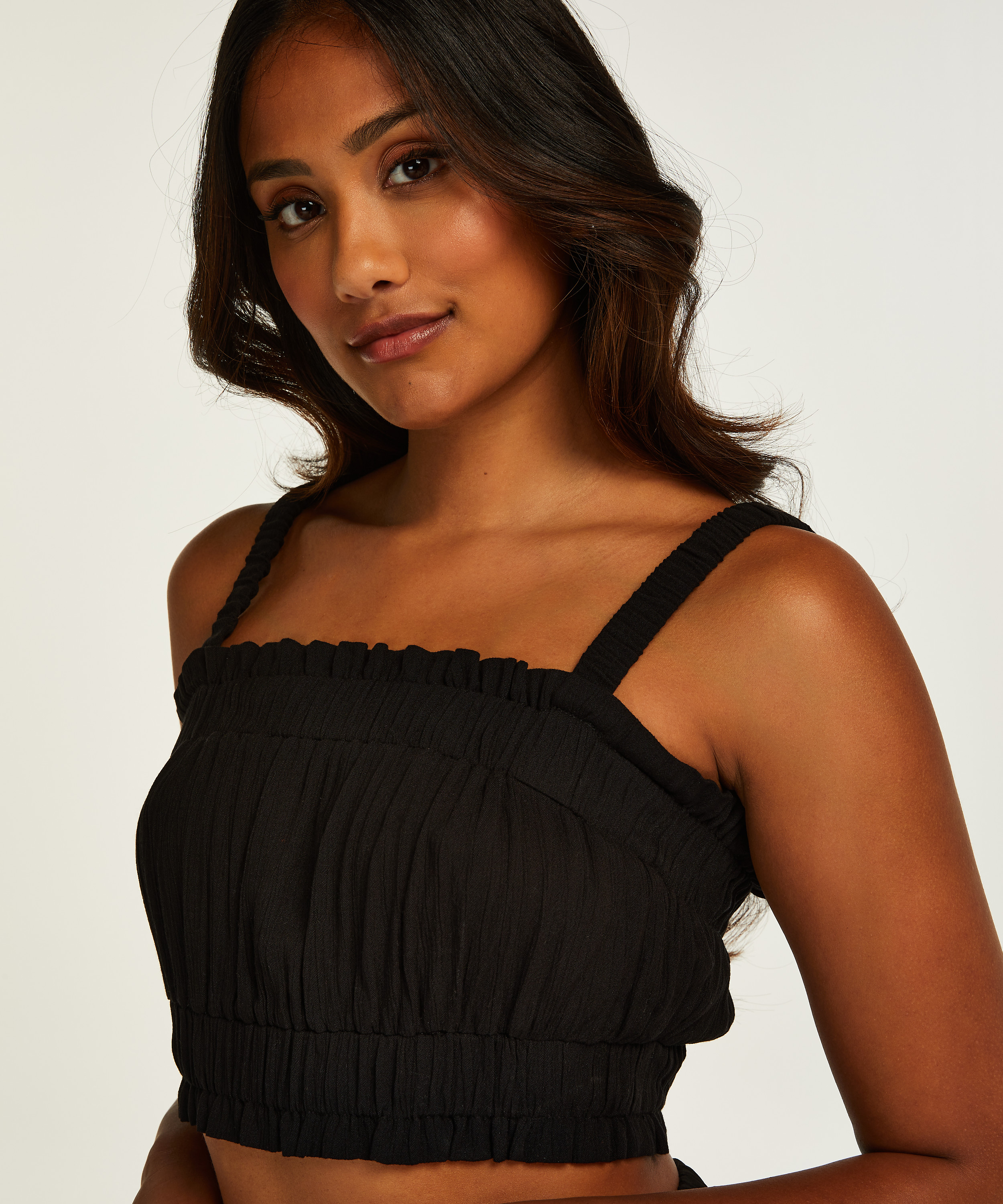 Kr&oacute;tki top z falbanami, Czarny, main