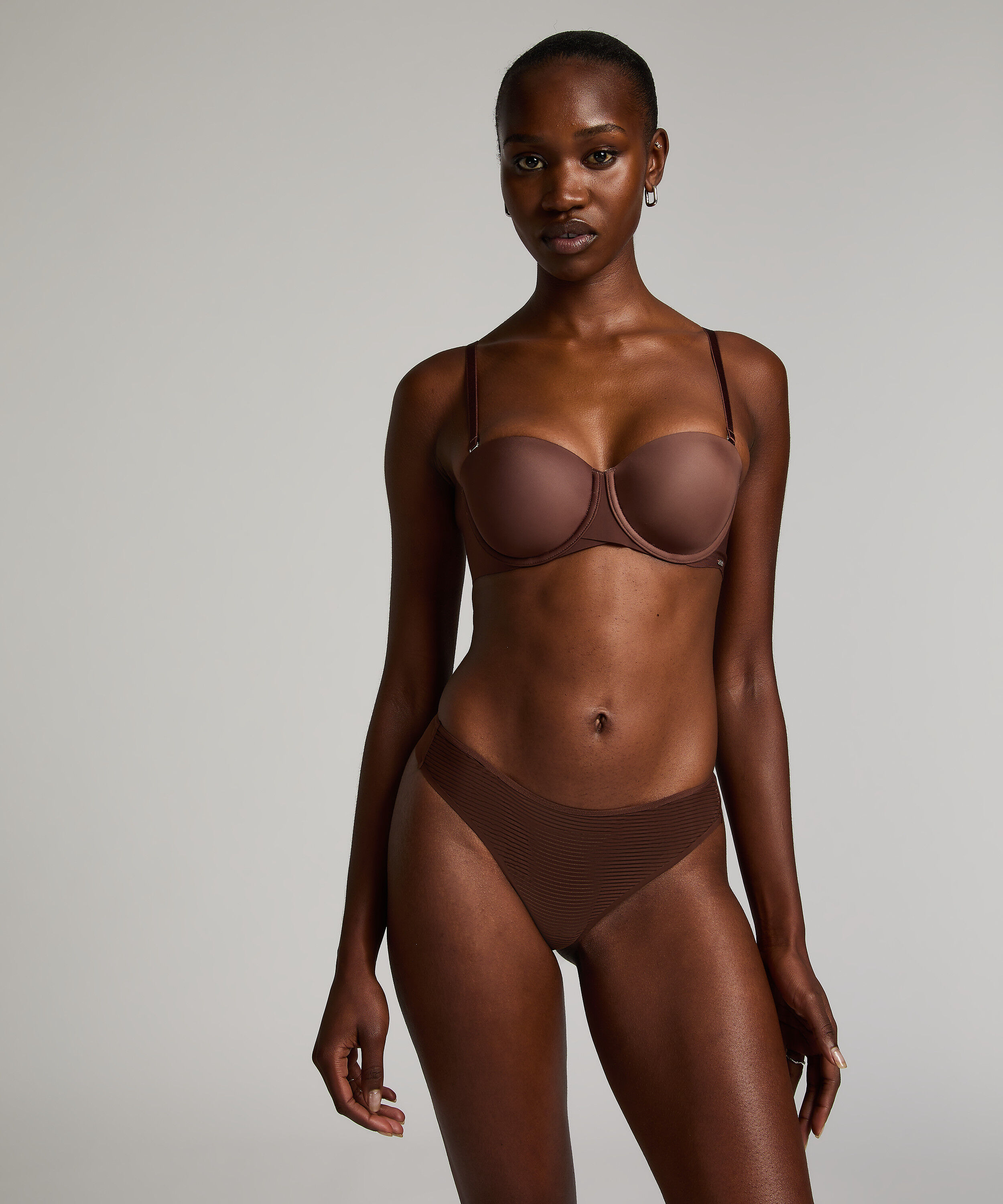 Niewidoczne pod ubraniem stringi z paseczkami i siateczką, Brązowy