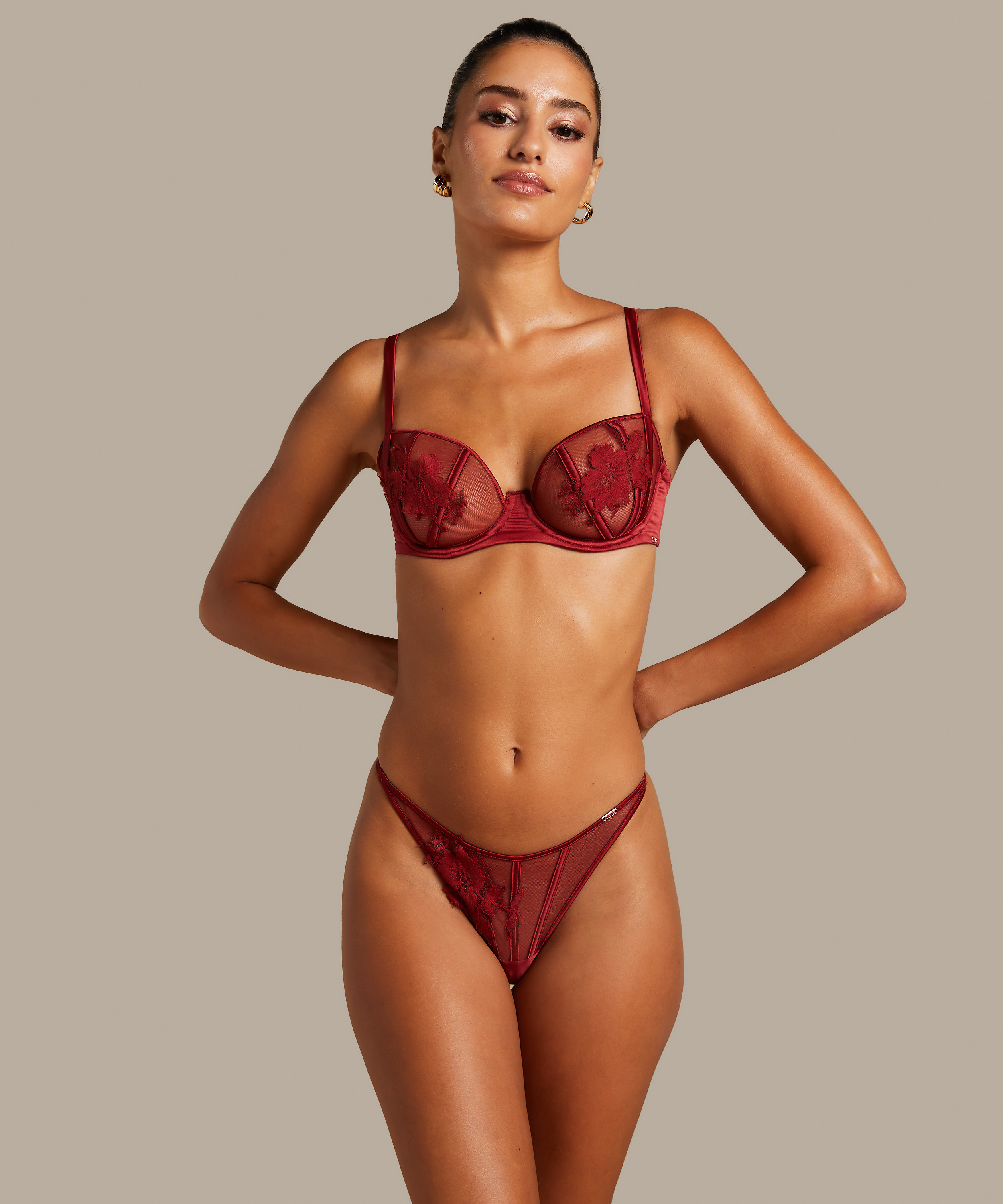 Stringi Ember, Czerwony, main