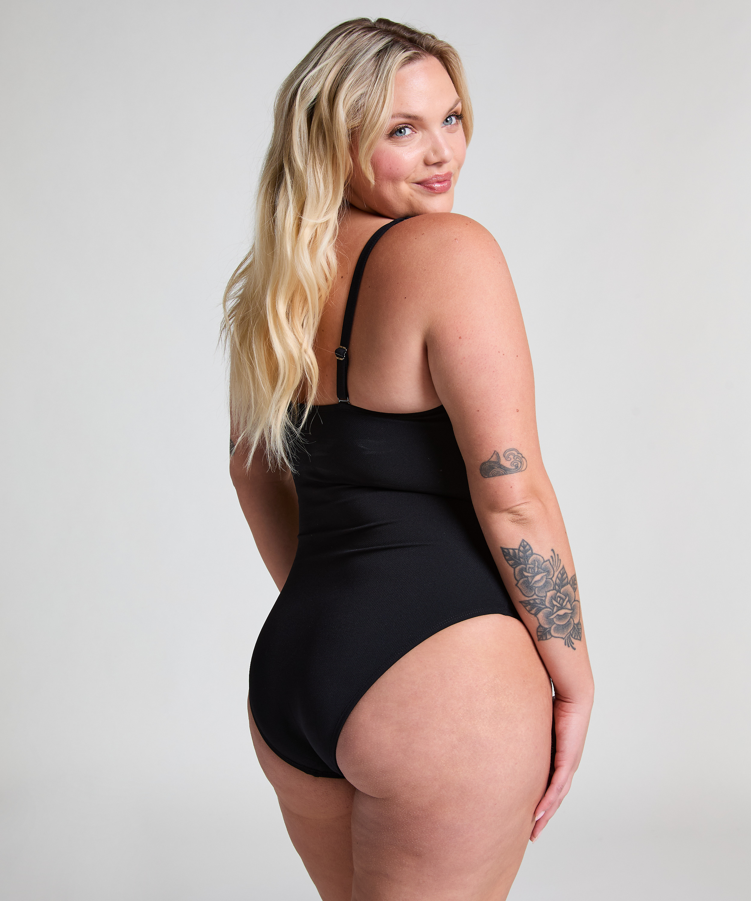 Str&oacute;j kąpielowy Shaping Scallop, Czarny, main